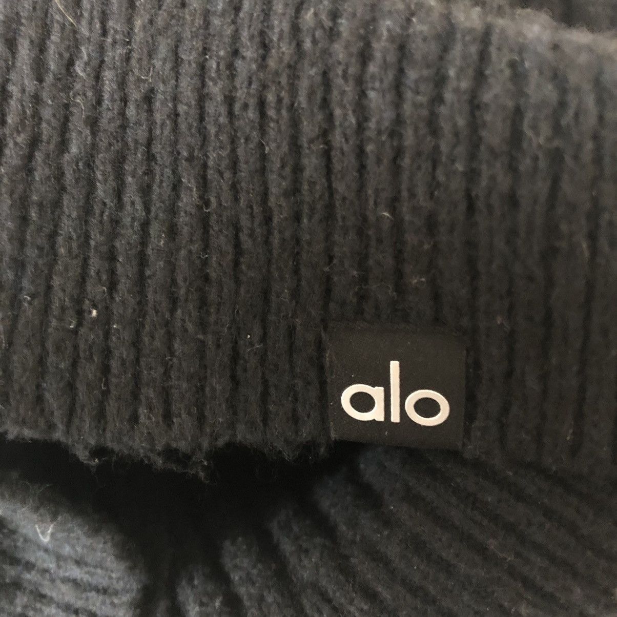 Alo Alo Yoga Opulent Faux Fur Wintersun Balacava Black Size ONE SIZE - 2 Thumbnail