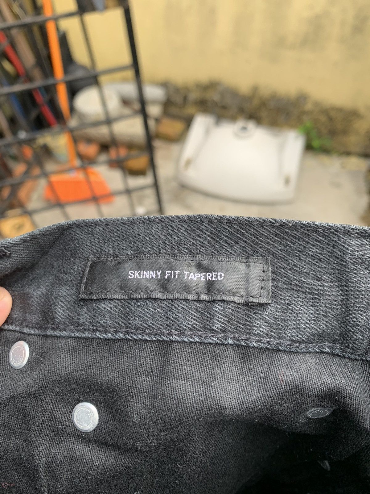 Japanese Brand Steals! Uniqlo Jeans Skinny Fit Tapered All Blacks Denim Size US 36 / EU 52 - 10 Thumbnail