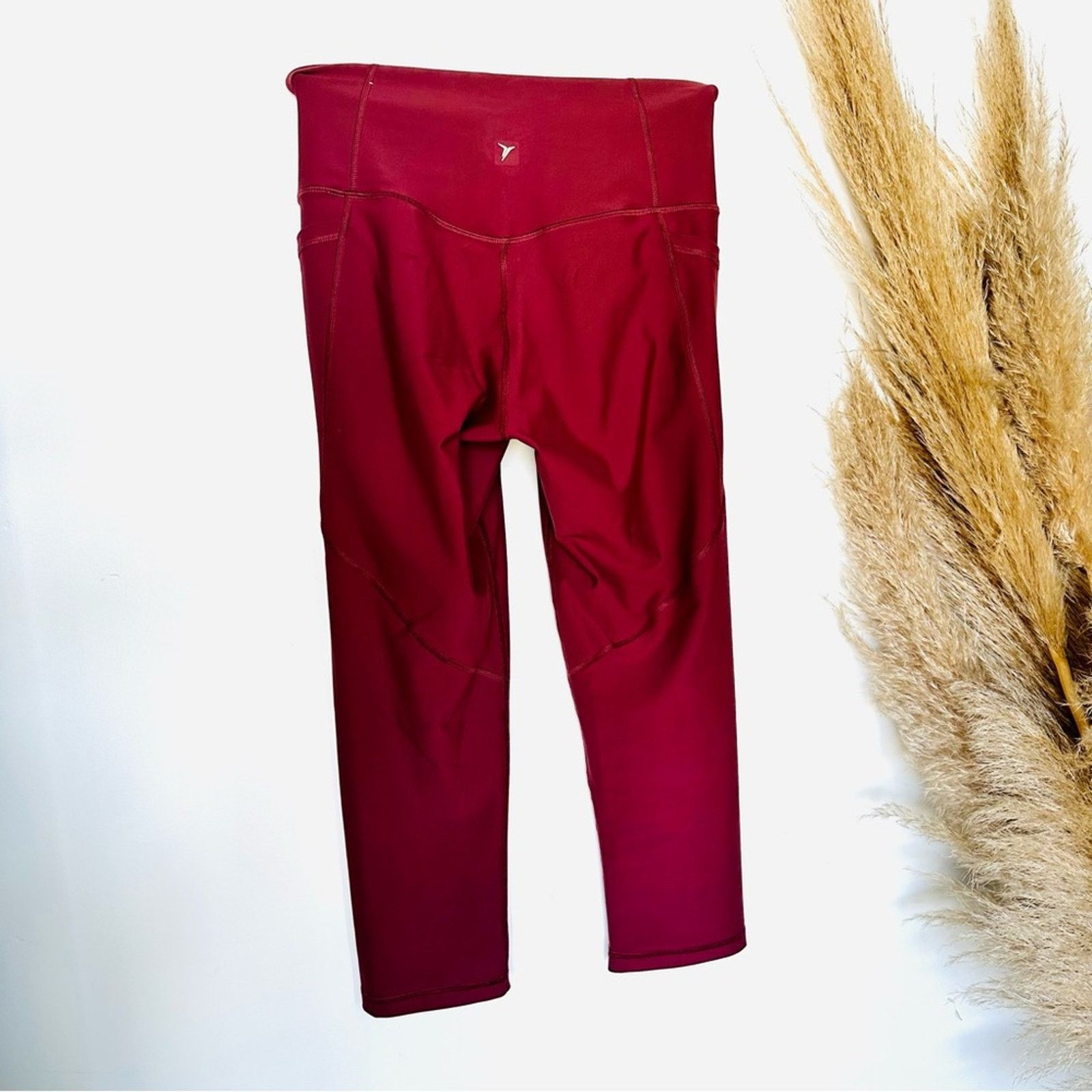 Old Navy NEW OLD NAVY ACTIVE Burgundy Pocket High Rise Crop Leggings Size 28" / US 6 / IT 42 - 13 Thumbnail