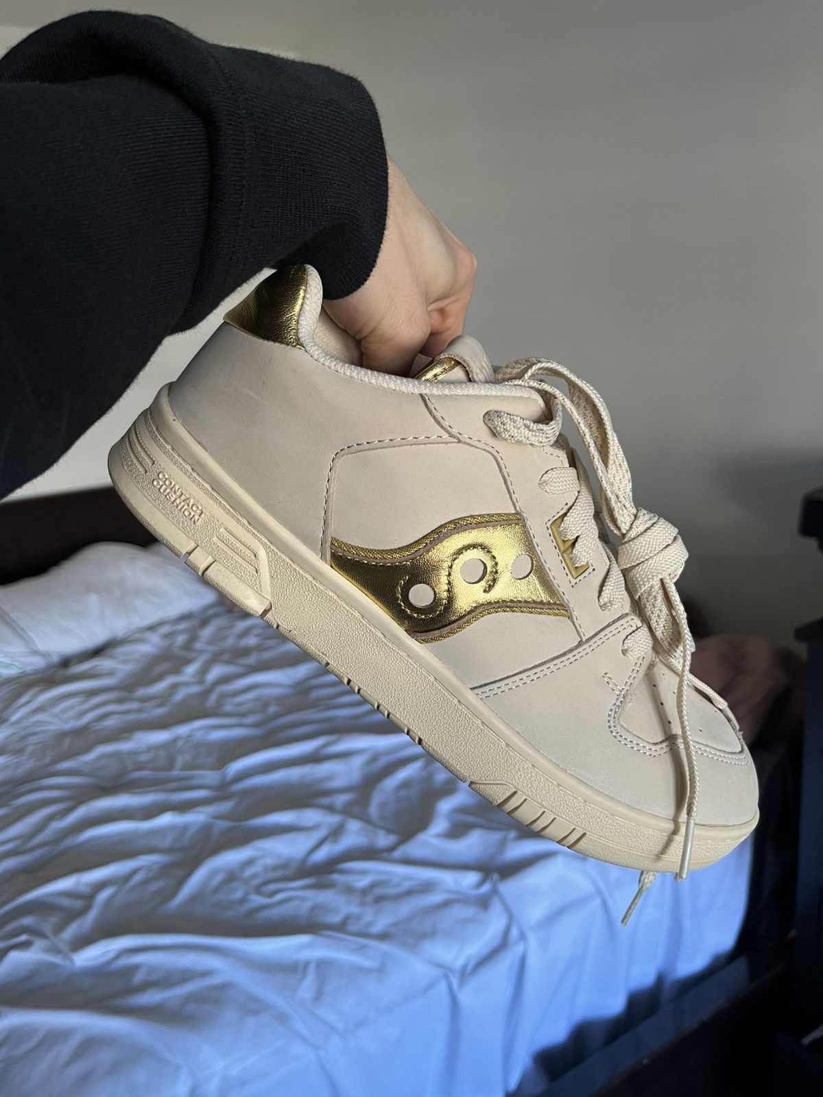 Saucony Saucony x Hommewrk Sonic low us9 beige and gold cream white Size US 9 / EU 42 - 1 Thumbnail