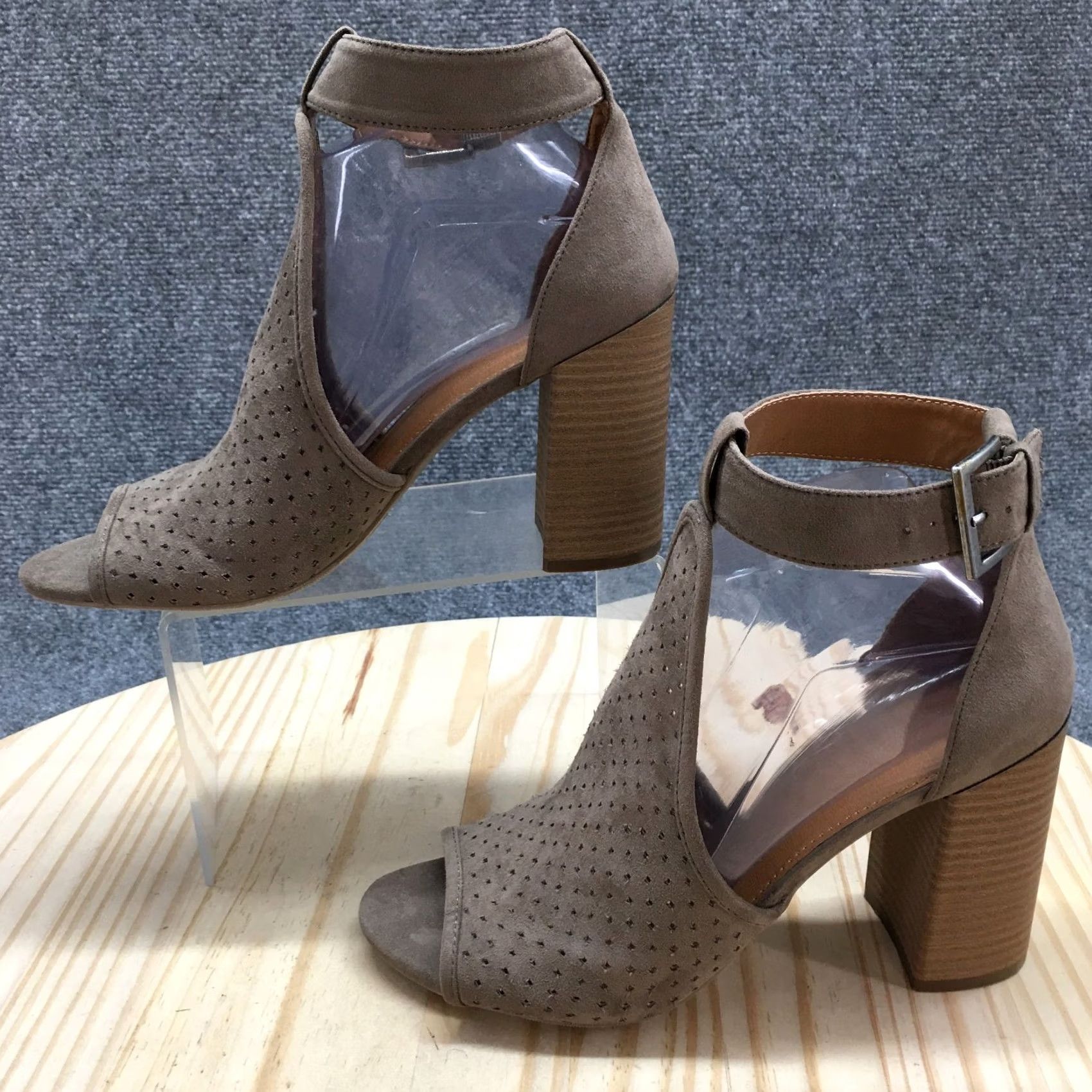 Vintage Universal Thread Sandals Womens 8.5 Hannah Ankle Straps Beige Heels Buckle NEW Size US 9 / IT 39 - 2 Thumbnail