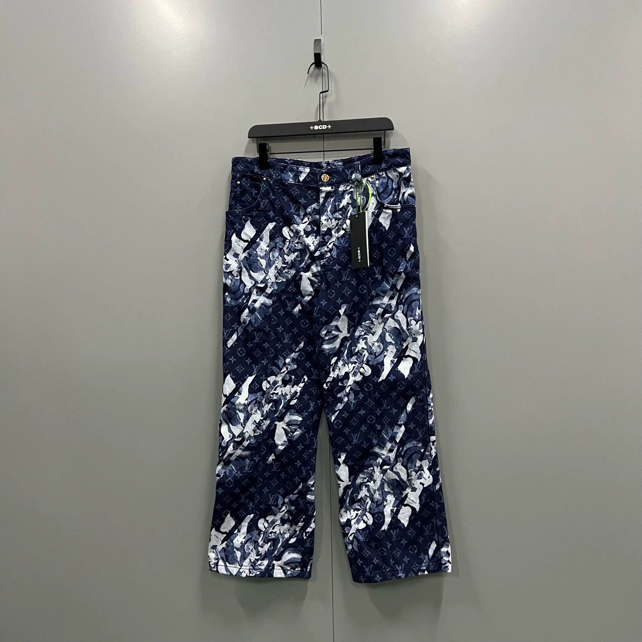 Louis Vuitton louis vuitton logo print denim pants 32 size Size US 32 / EU 48 - 1 Thumbnail