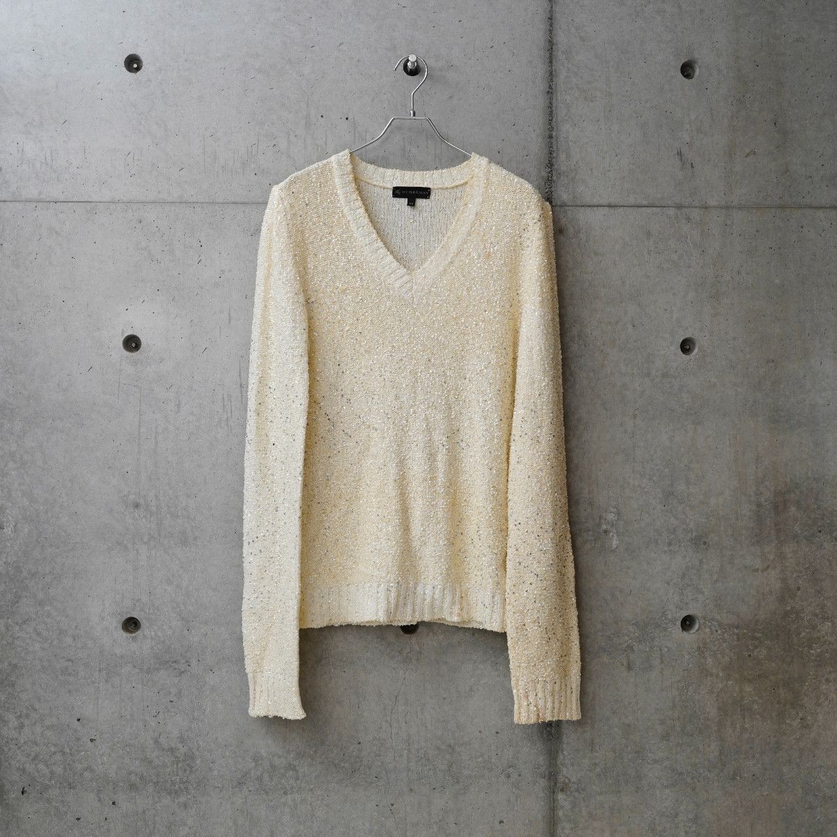 Burberry BURBERRY V Neck Sequin Sweater Off-white Size US M / EU 48-50 / 2 - 1 Thumbnail