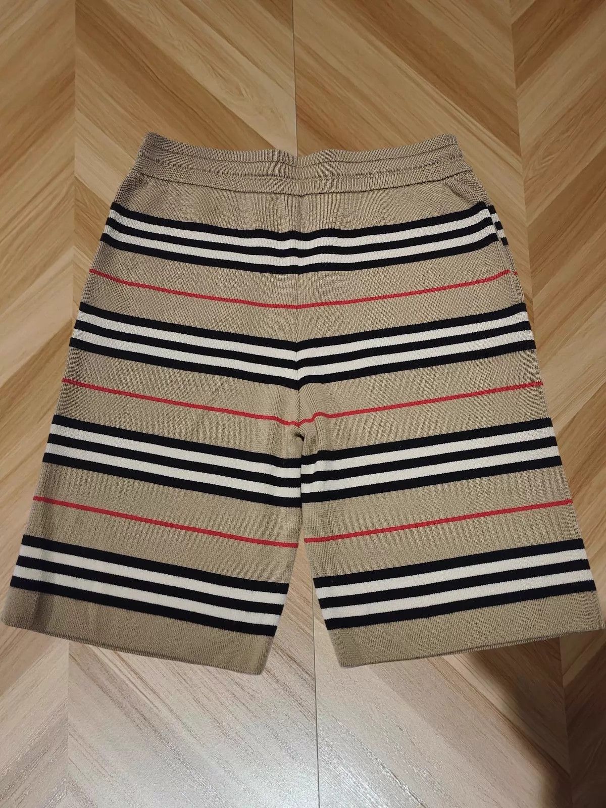 Burberry BBR Brown Check Short L Size US 34 / EU 50 - 2 Thumbnail