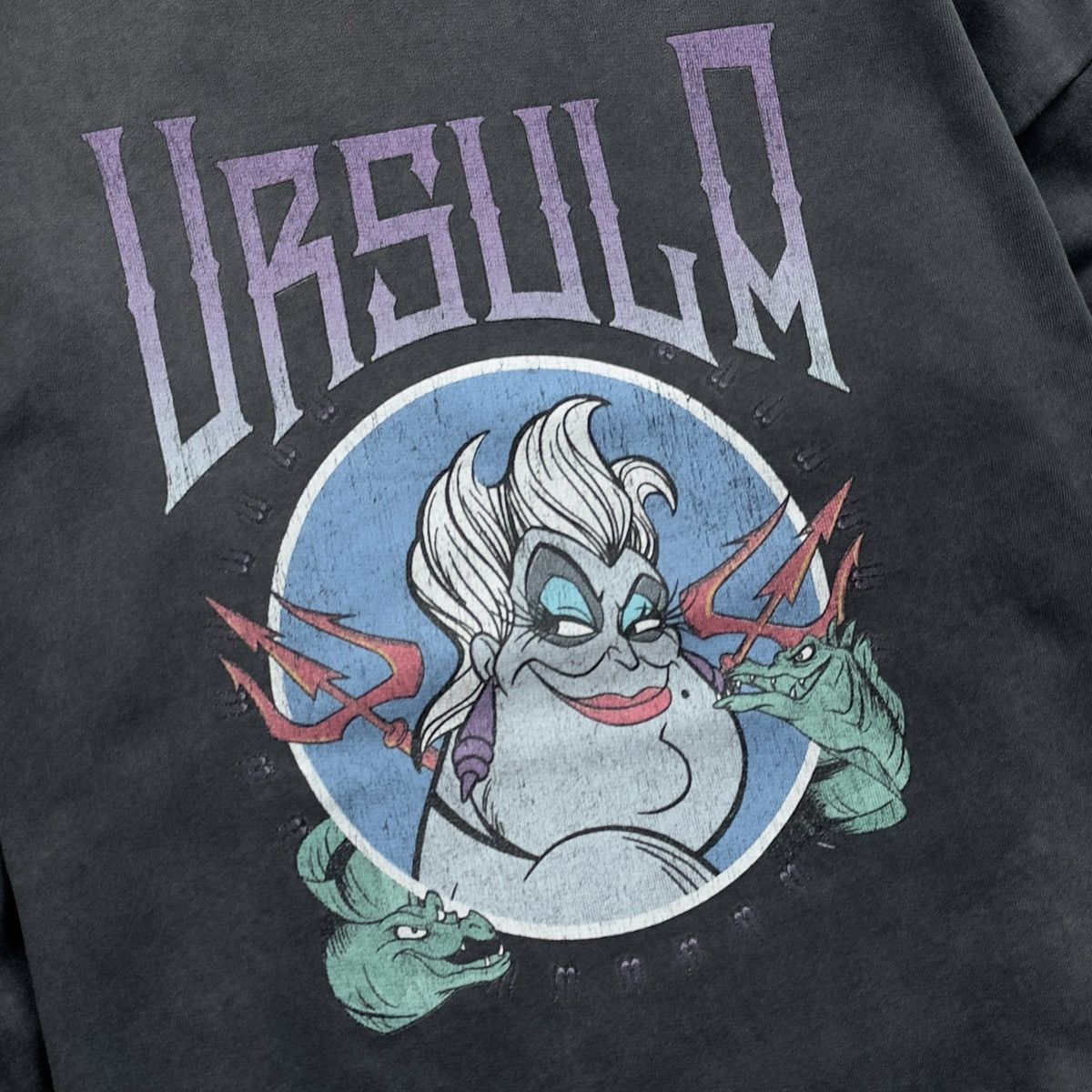 Disney DISNEY VILLAINS URSULA GRAPHIC BIG LOGO ACID WASH COLOUR Size US M / EU 48-50 / 2 - 3 Thumbnail