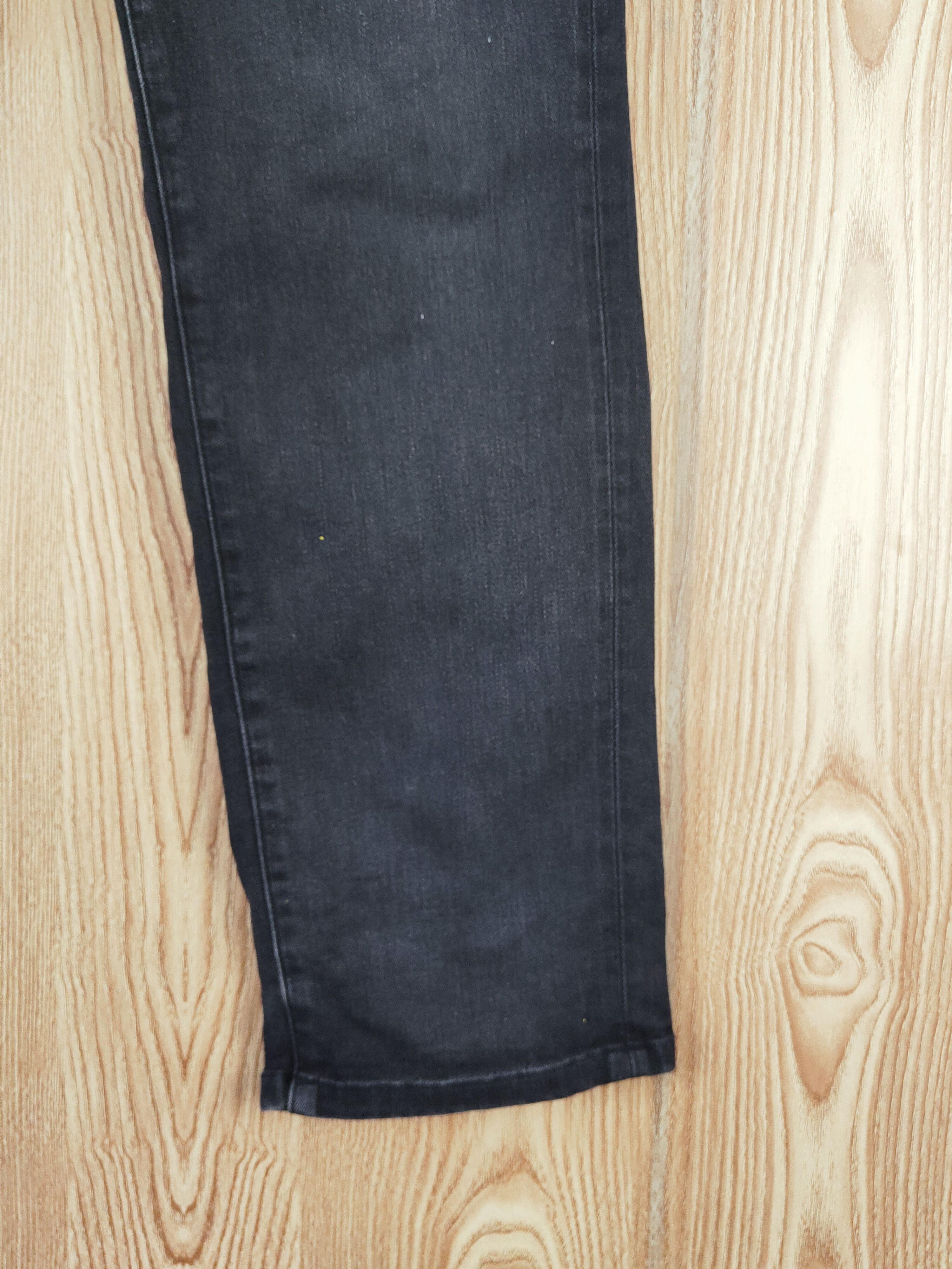 Japanese Brand Uniqlo Black Distressed Ripped Jeans #W073 Size US 31 - 6 Thumbnail