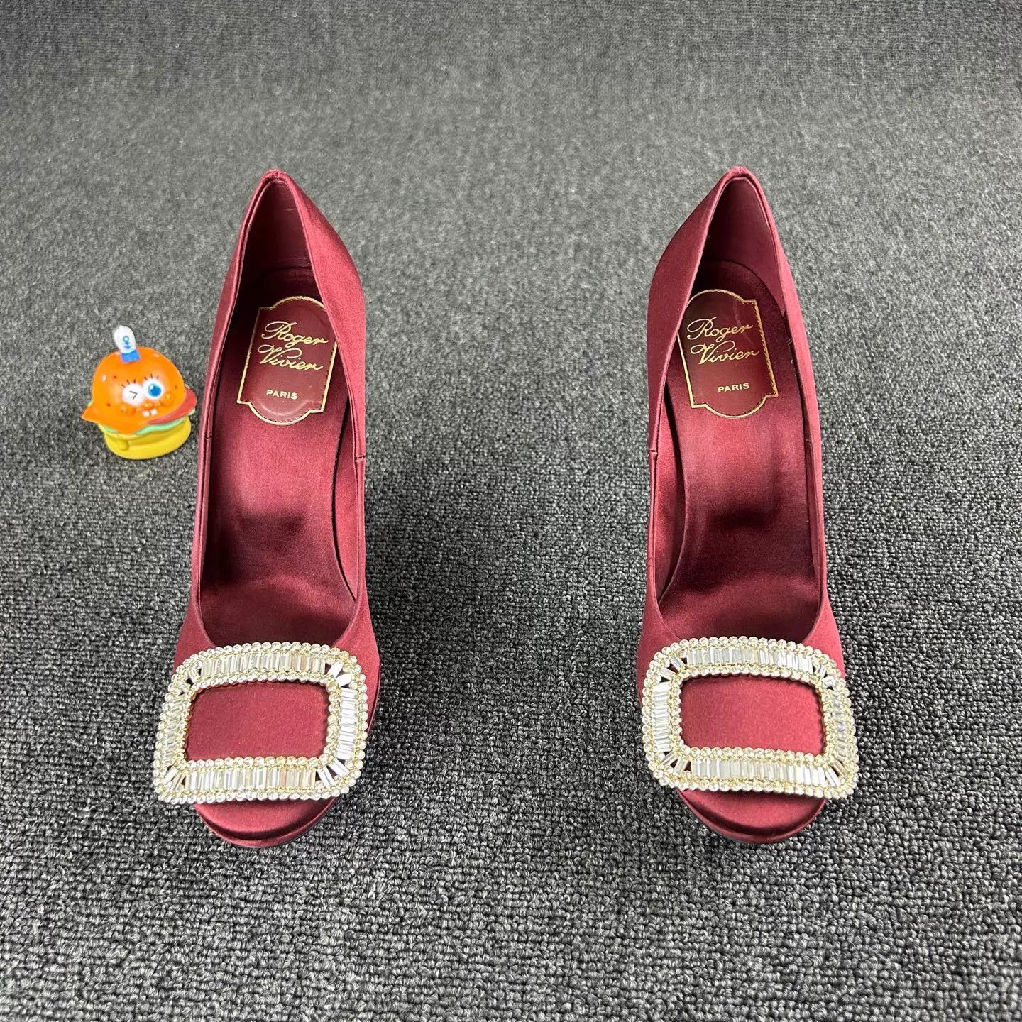 Roger Vivier Roger Vivier Burgundy Satin Crystal Buckle Pumps 36.5 Size US 6 / IT 36 - 2 Thumbnail