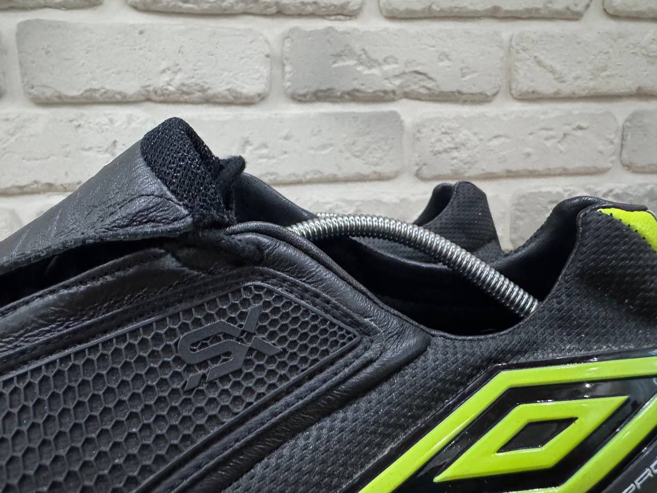 Umbro UMBRO SX VALOR II ULTRA SG ELITE SOCCER FOOTBALL BOOTS Size US 11.5 / EU 44-45 - 3 Thumbnail