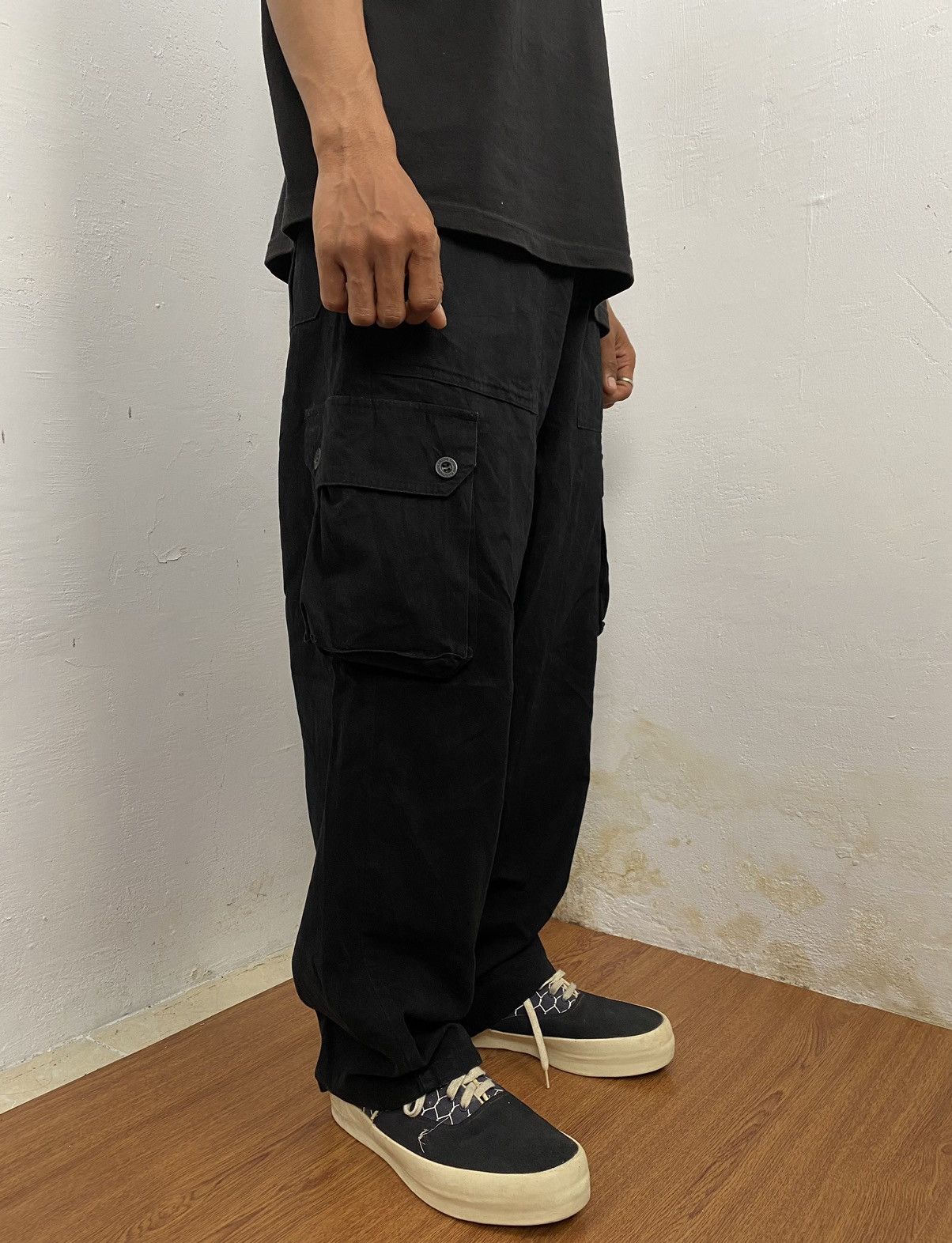 Marithe + Francois Girbaud Marithe Francois Girbaud the stone washed black cargo pants Size US 30 / EU 46 - 4 Thumbnail