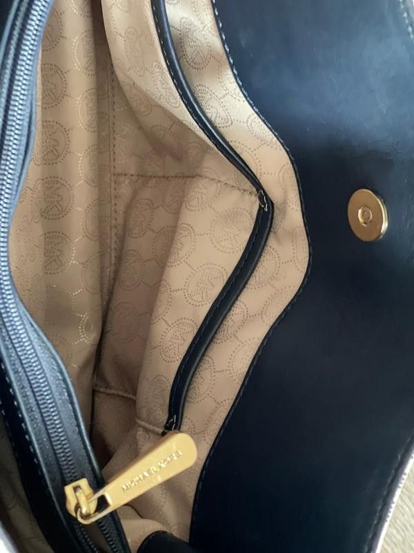 Michael Kors Michael Kors Monogram Leather Shoulder Bag Medium Size ONE SIZE - 2 Thumbnail