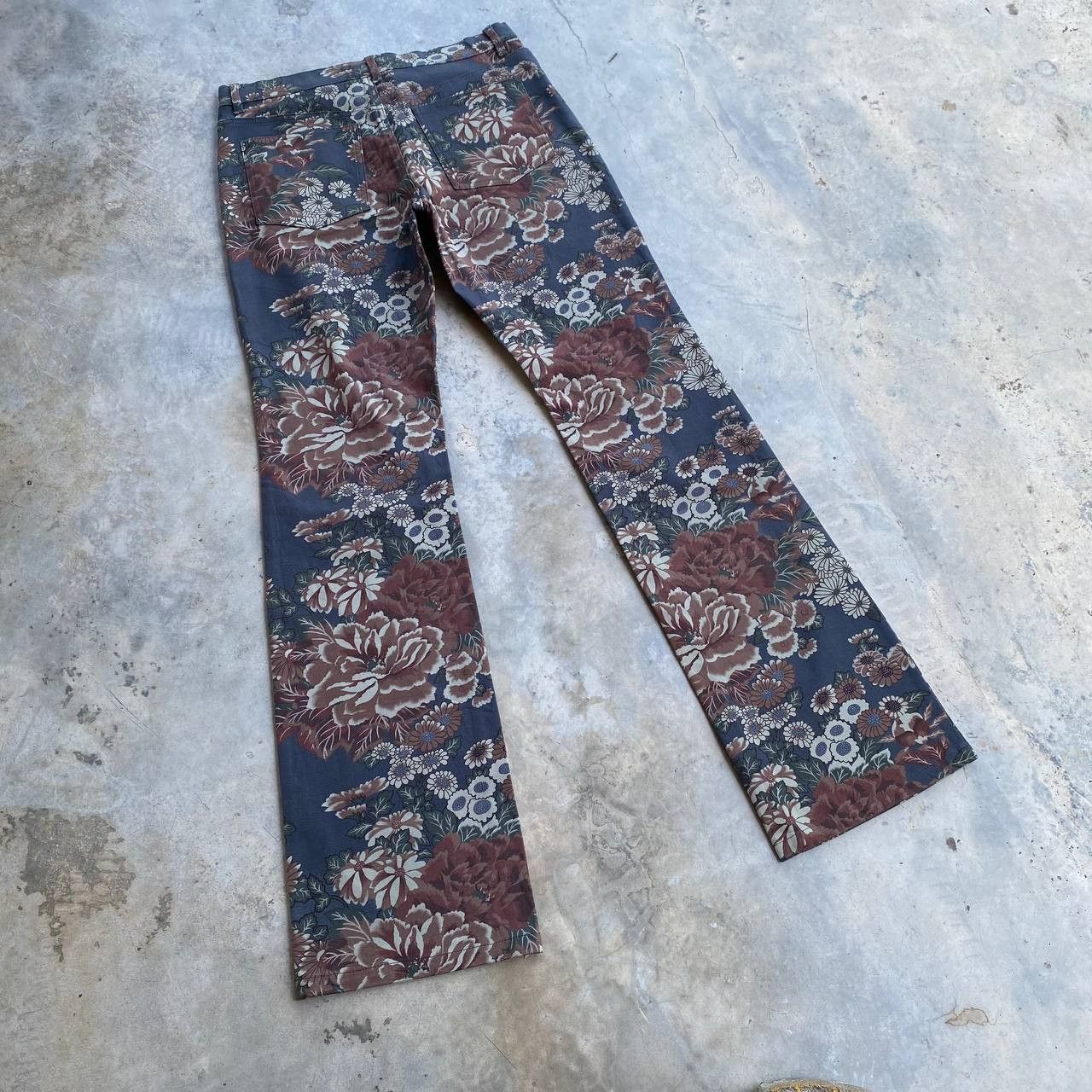 20471120 × Japanese Brand × Tornado Mart BJ05-23 FLARED JAPAN CHEALSEA OLD FLOWER SLIMFIT LOWRISE Size US 29 - 3 Thumbnail