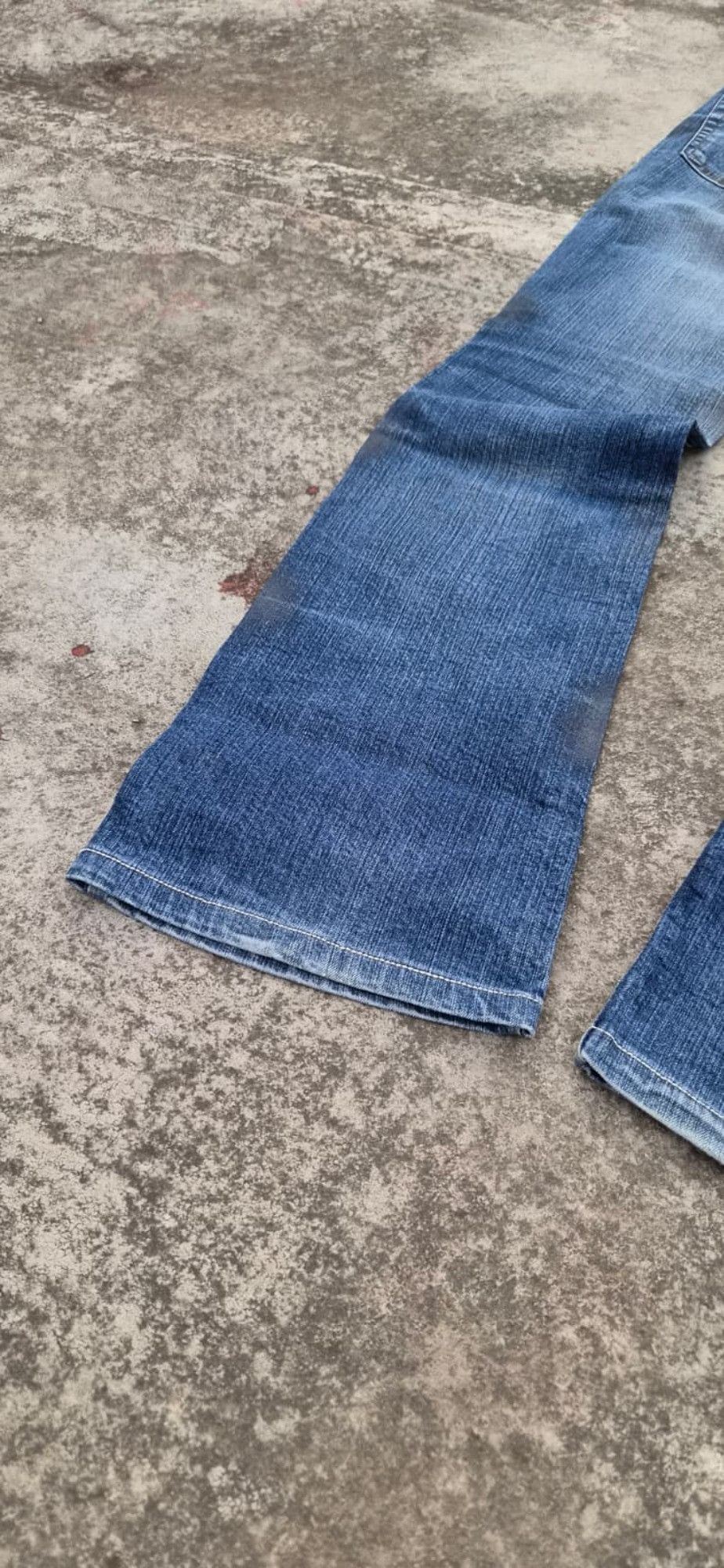 Roberto Cavalli 00s Just Cavalli Dramatic Dirty Wash Flared Denim Jeans Size 26" / US 2 / IT 38 - 7 Thumbnail