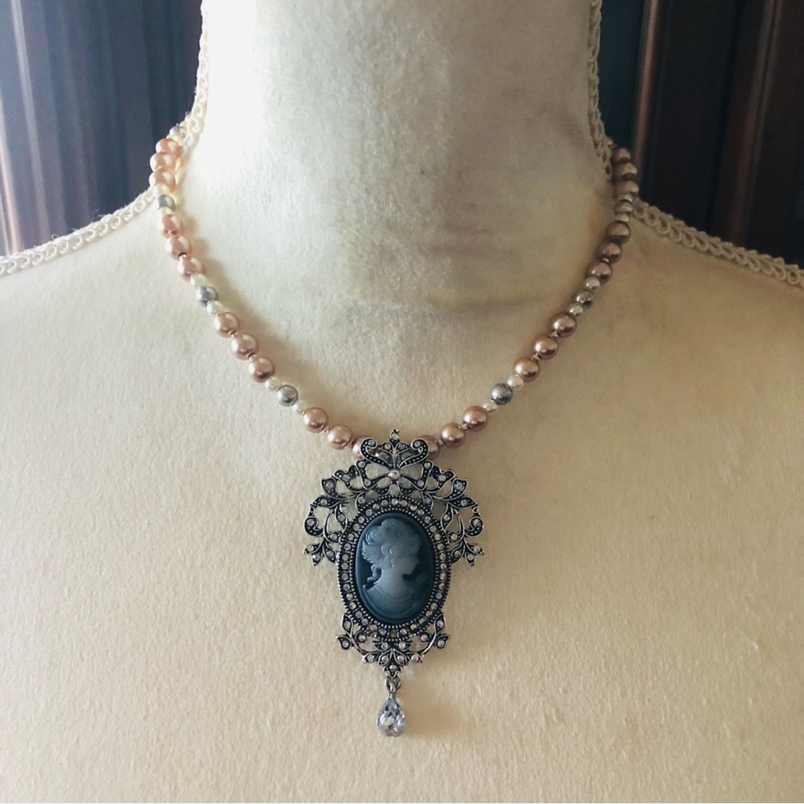 Handmade Handcrafted repurpose Victorian lady cameo Pearl necklace Size ONE SIZE - 2 Thumbnail