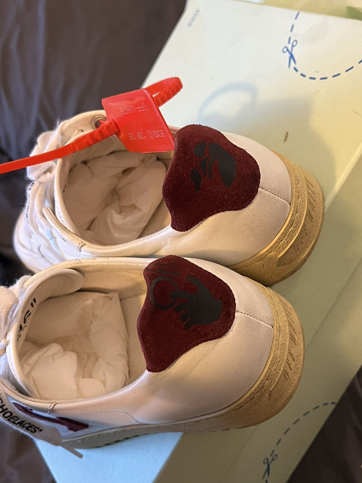 Off-White OFF WHITE white & burgundy 2.0 sneakers Size US 6 / IT 36 - 2 Thumbnail