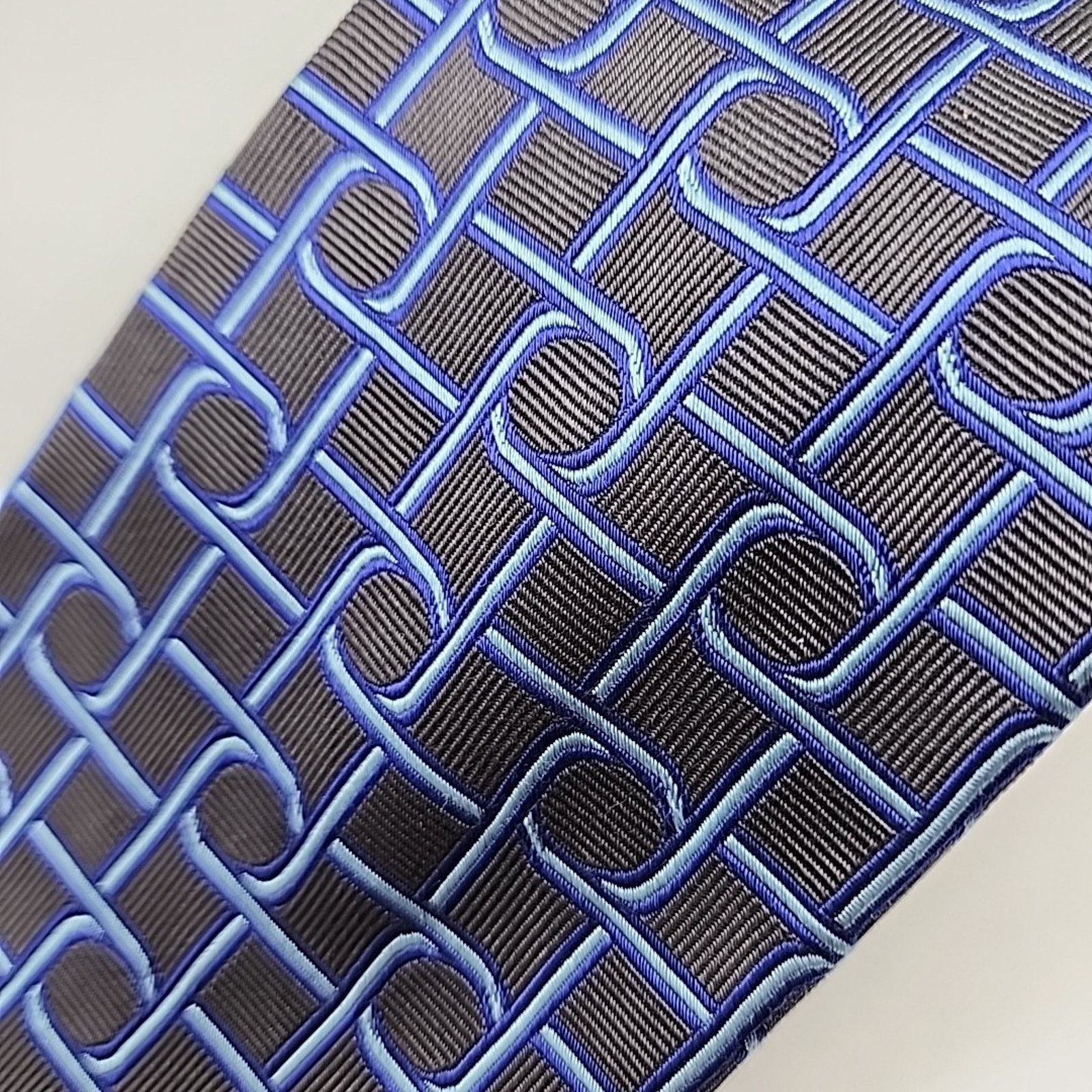 Other Barbara Blank Blue and Gray Geometric Silk Necktie Like New Size ONE SIZE - 2 Thumbnail
