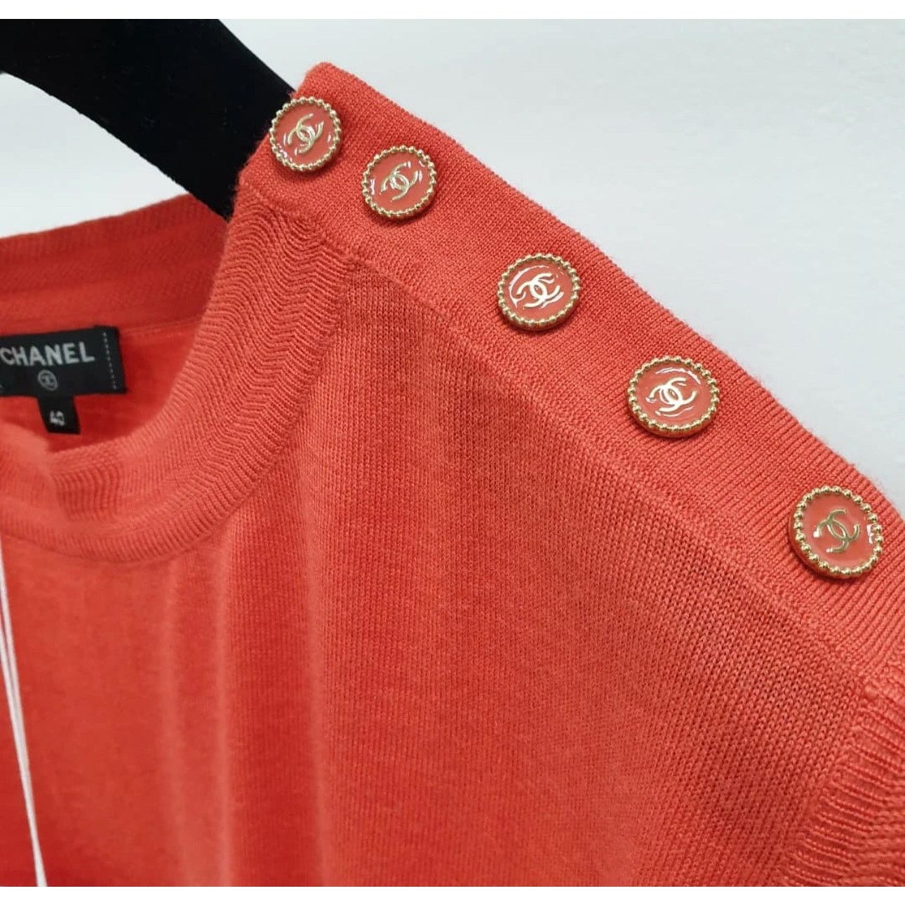 Chanel NWT Chanel Coral Red CC Buttons Jersey Top Sz.40 Size M / US 6-8 / IT 42-44 - 2 Thumbnail