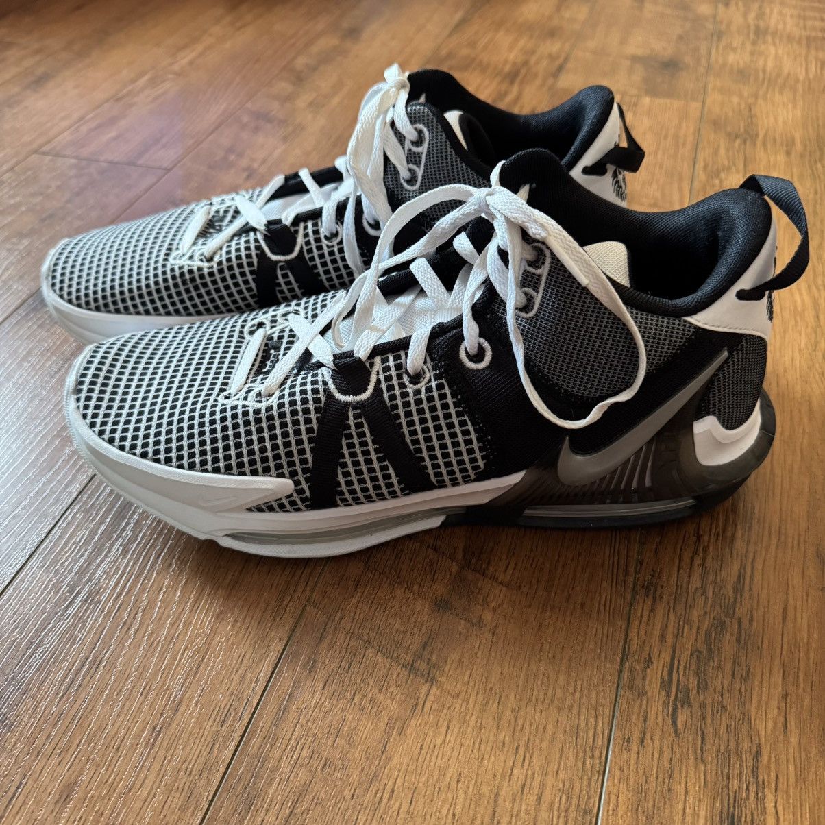 Nike Nike Lebron Vii Sneakers Shoes Athletic Basketball Size 12 Size US 12 / EU 45 - 4 Thumbnail