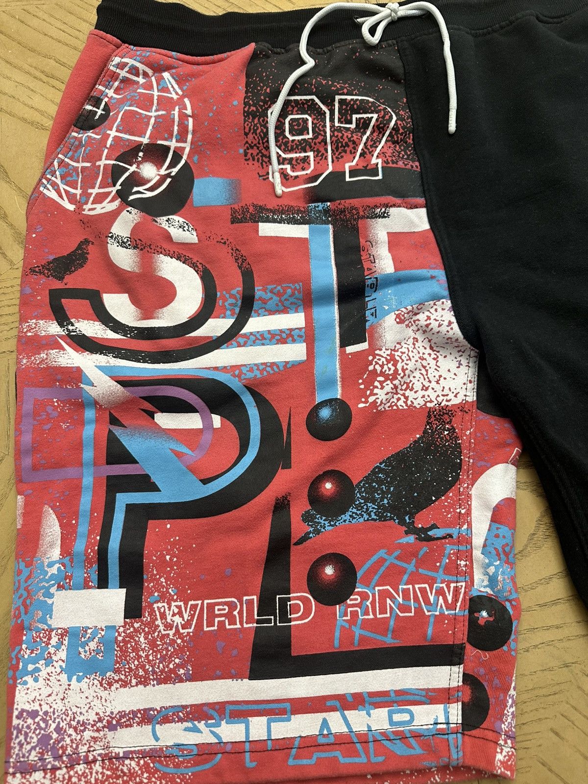 Staple Staple Pigeon Neon Sport Sweatshorts Size US 42 / EU 58 - 2 Thumbnail