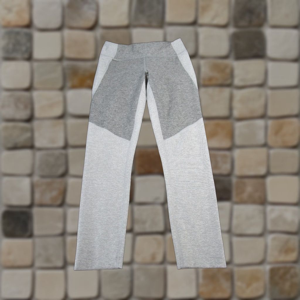 Outdoor Voices VINTAGE Outdoor Voices Leggings Women's Small Gray Compression Crop Athletic Crop Running Yoga Activewear S5? Size 28" / US 6 / IT 42 - 1 Thumbnail