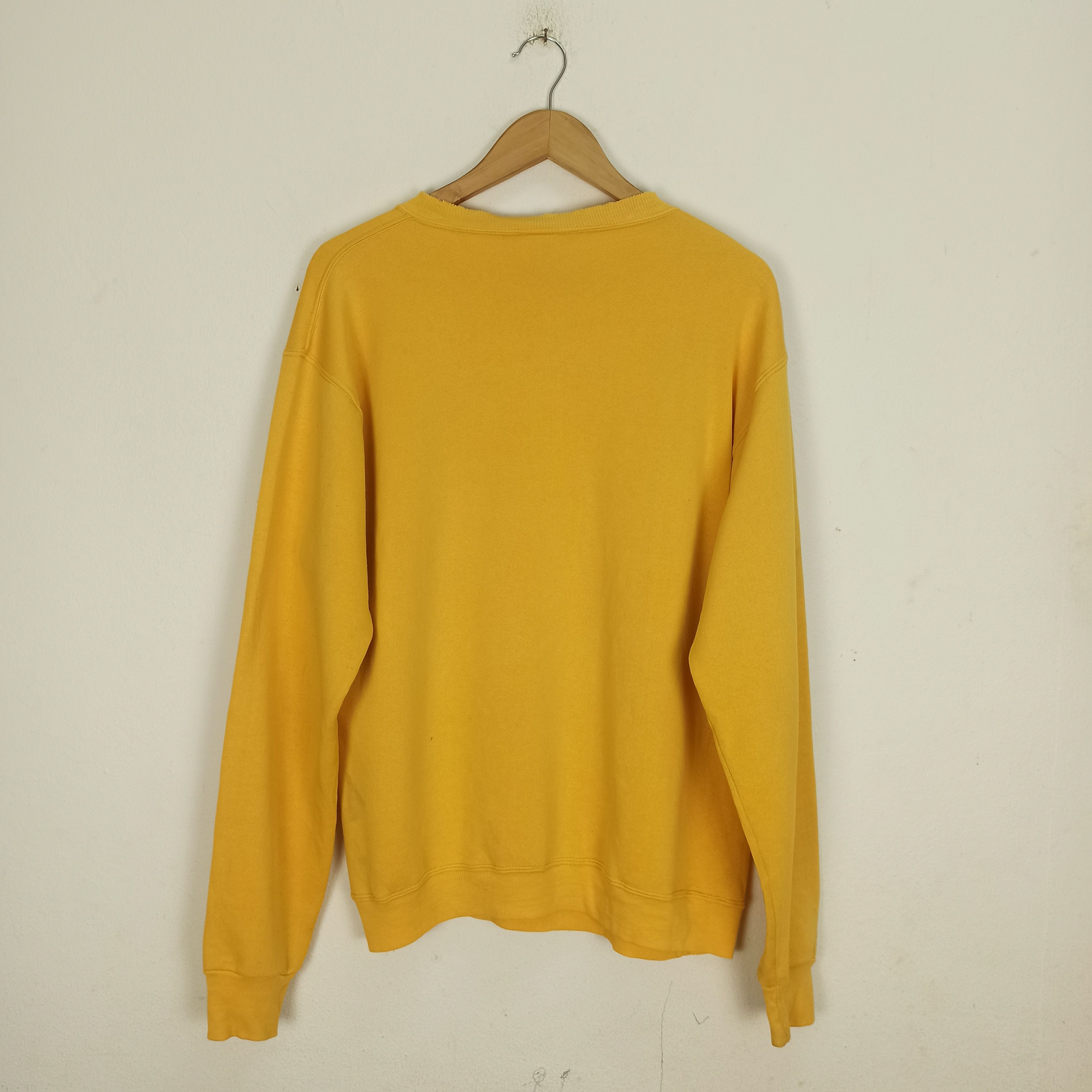 Russell Athletic vintage Distressed Russell Athletic Sweatshirt Size US L / EU 52-54 / 3 - 8 Thumbnail