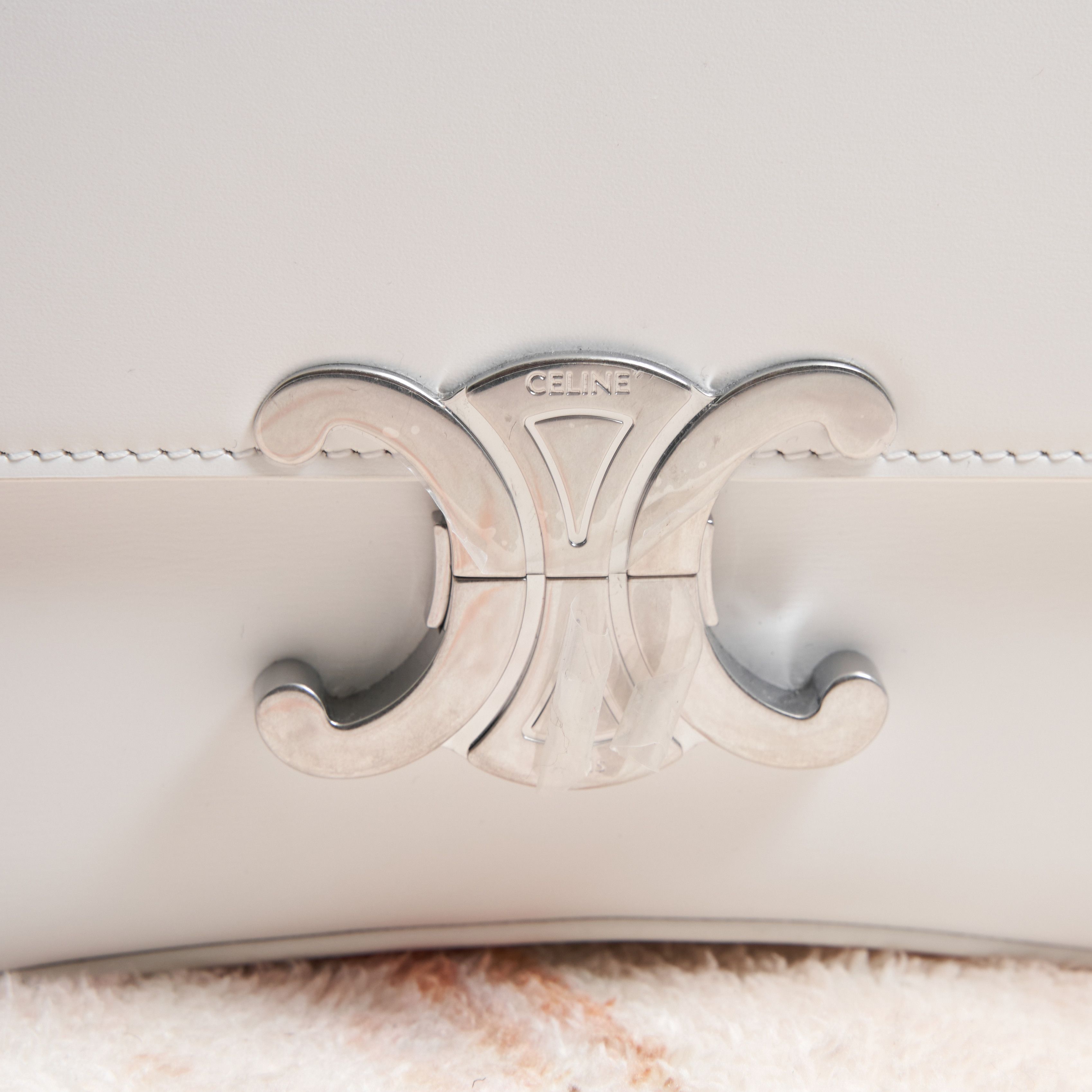 Celine CELINE Medium Celine Lola Bag In Shiny Calfskin WHITE Size ONE SIZE - 4 Thumbnail