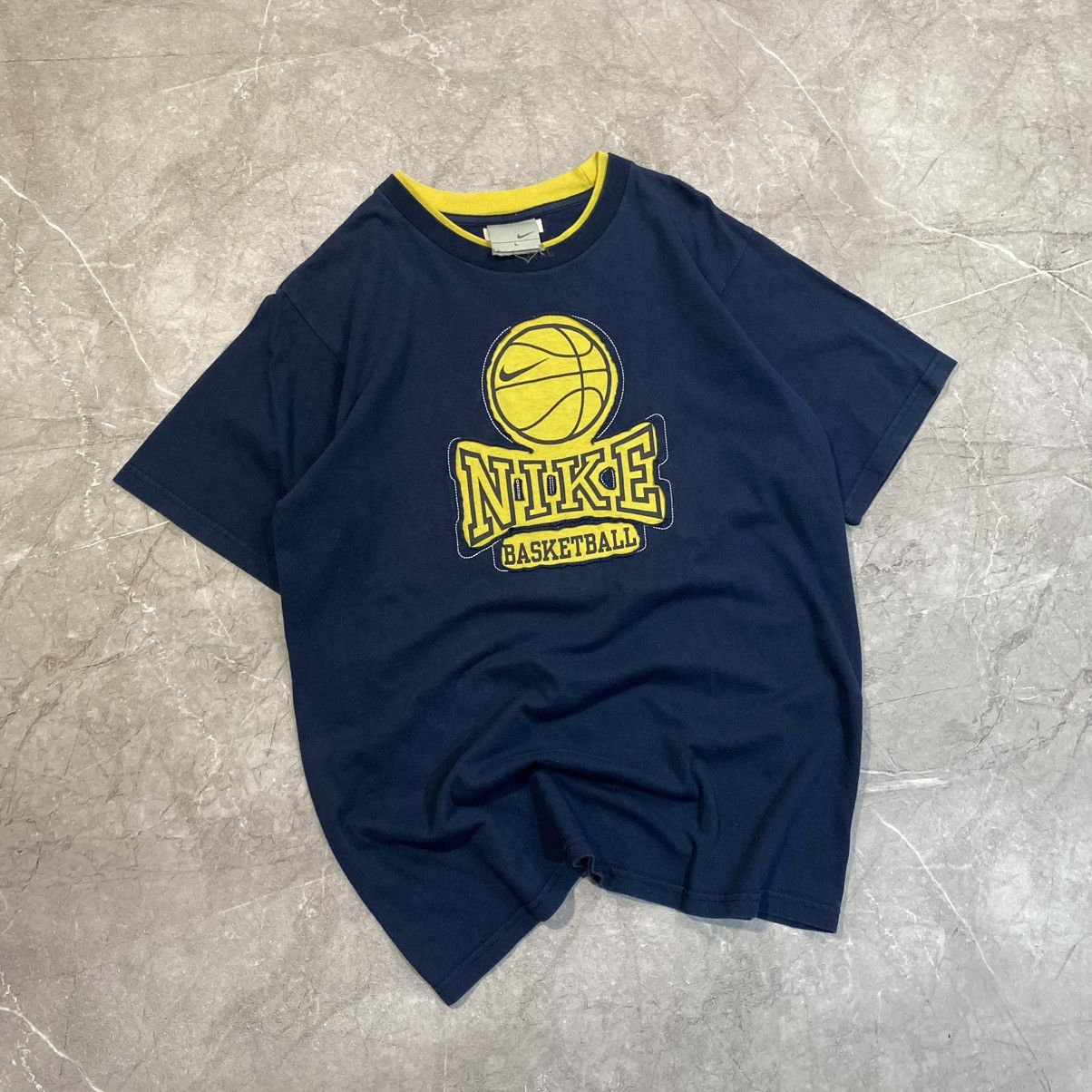 Nike × Vintage VINTAGE NIKE BASKETBALL TEE BIG LOGO FADED 00s Size US L / EU 52-54 / 3 - 1 Thumbnail