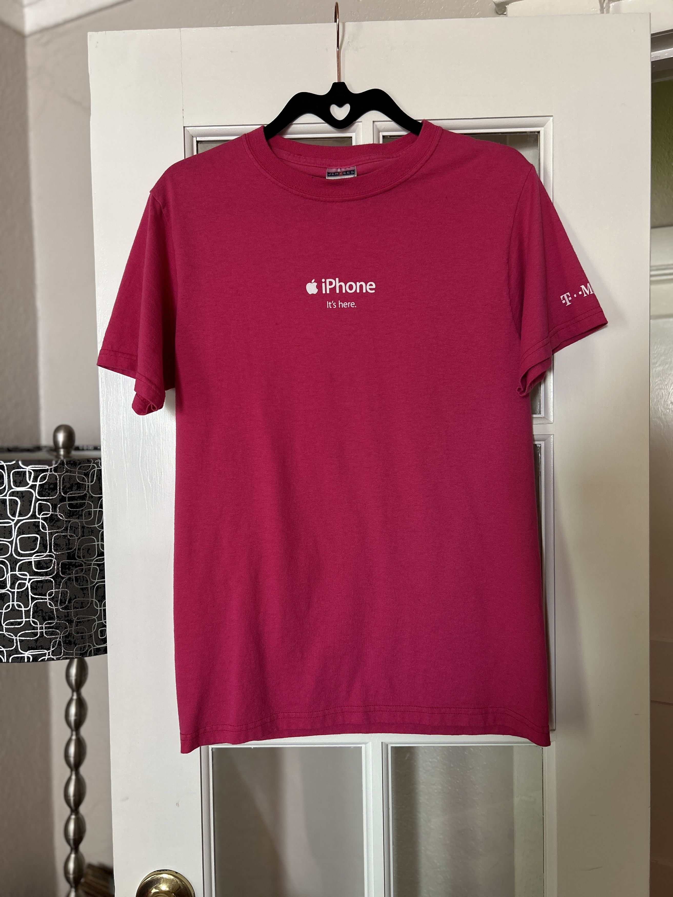 Apple Rare Iphone Launch Apple It's Here T-Mobile Promo Tshirt Size US S / EU 44-46 / 1 - 1 Thumbnail