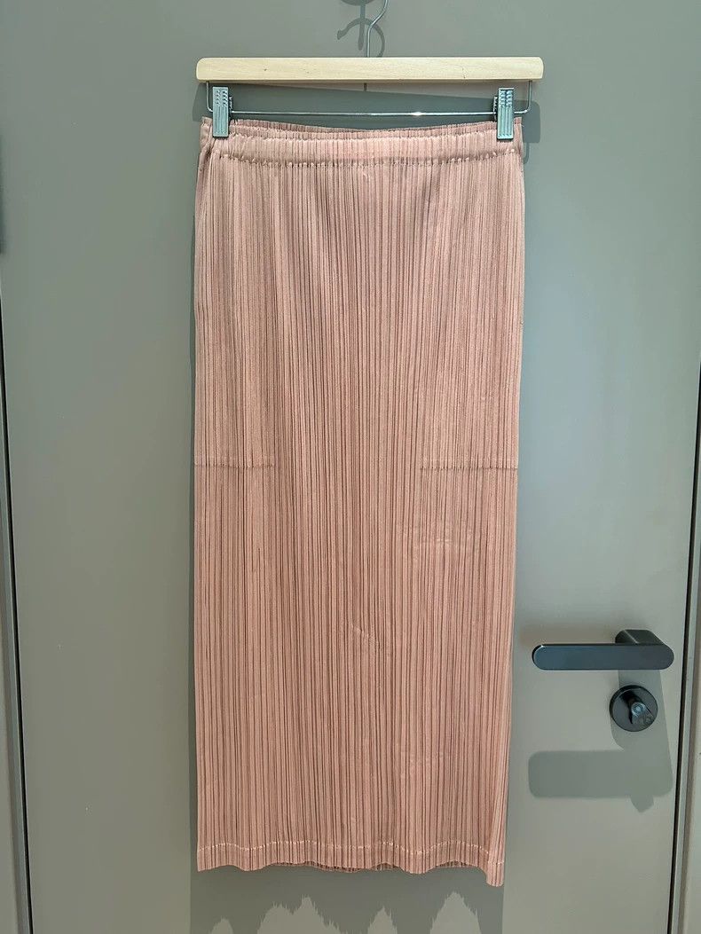 Issey Miyake Issey Miyake size:5 Light pink pleated skirt Size 22" - 1 Thumbnail