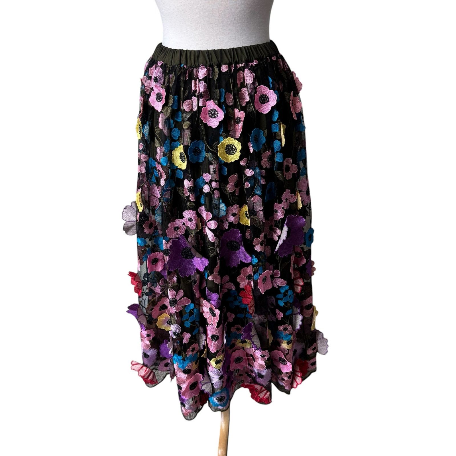 Anthropologie ANTHROPOLOGIE Maeve Floral Appliqué Pull On Midi Skirt Size 26" / US 2 / IT 38 - 3 Thumbnail