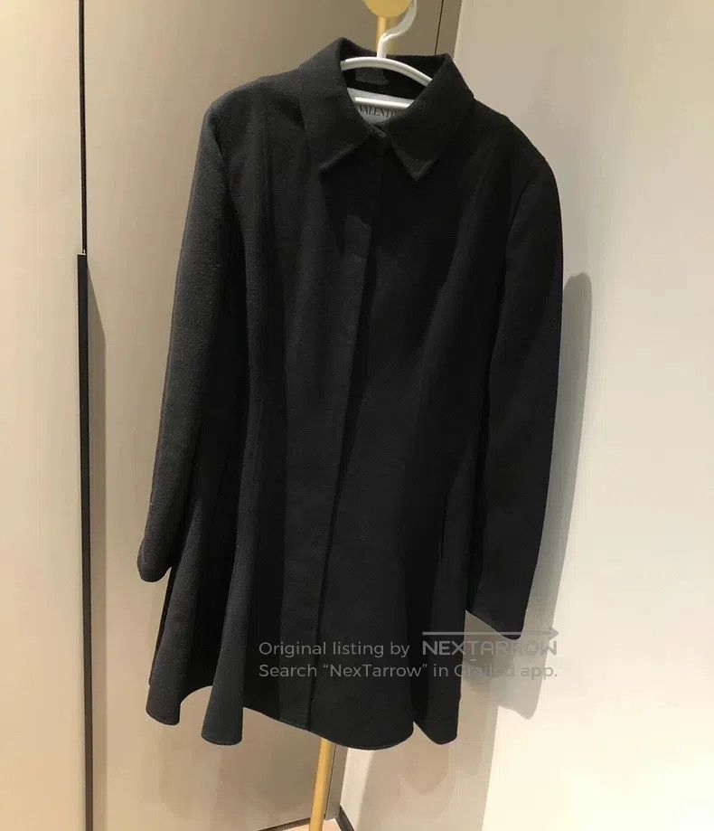 Valentino Valentino Black coat coat Size L / US 10 / IT 46 - 2 Thumbnail