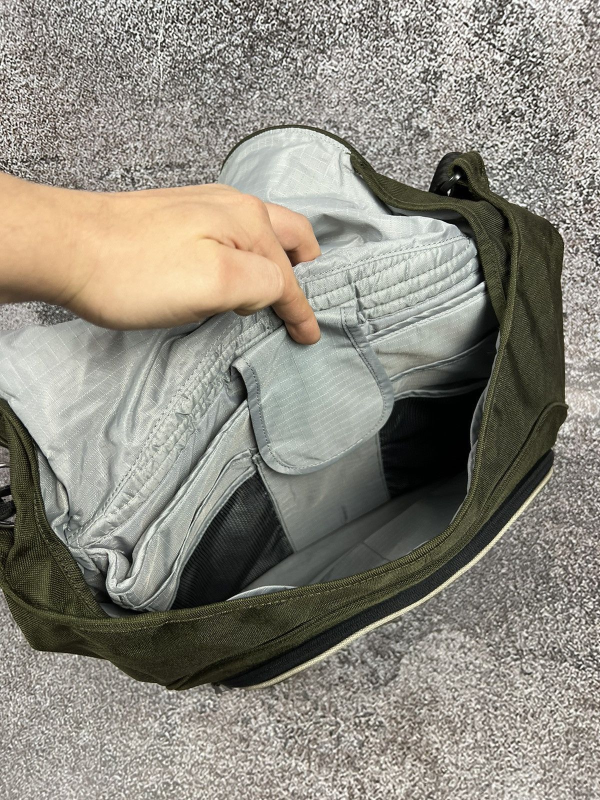 Crumpler Crumpler Clear Runway Laptop messenger multipocket bag olive Size ONE SIZE - 7 Thumbnail