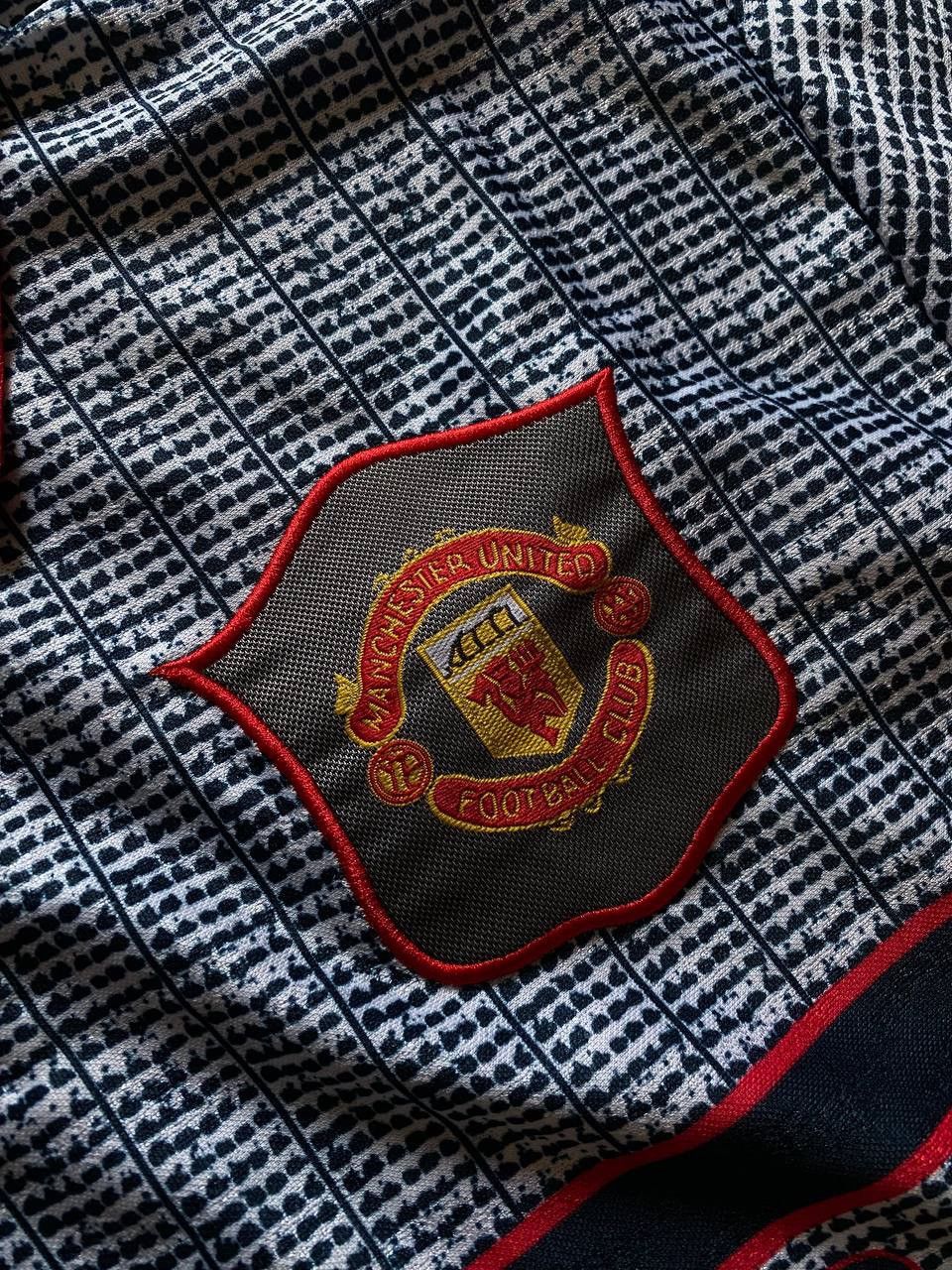 Umbro 1995/1996 Umbro Manchester United Retro Away Soccer Jersey Size US L / EU 52-54 / 3 - 7 Thumbnail