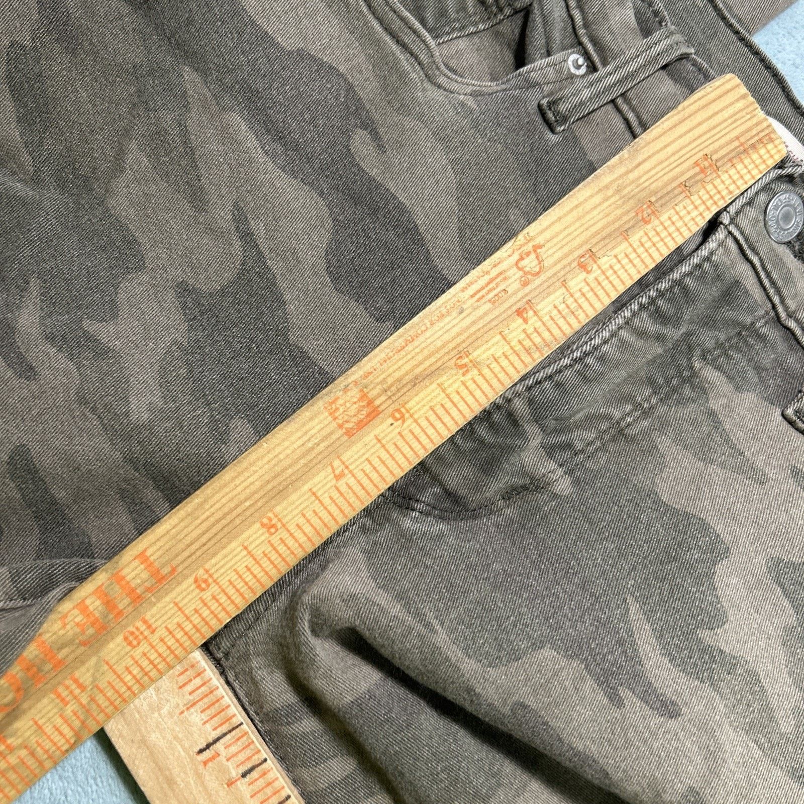 Levi's Levis Slim Straight Woodland Camo Jeans Women 32x28 Skinny Size 28" / US 6 / IT 42 - 13 Thumbnail