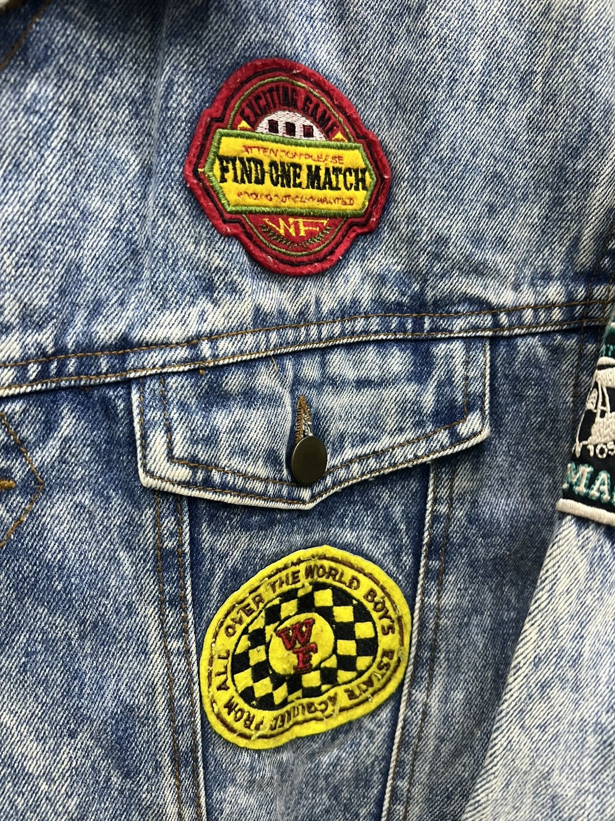 Japanese Brand Vintage 80's Wrangler Acid Wash Hotcrew Patches Denim Jacket Size US M / EU 48-50 / 2 - 5 Thumbnail