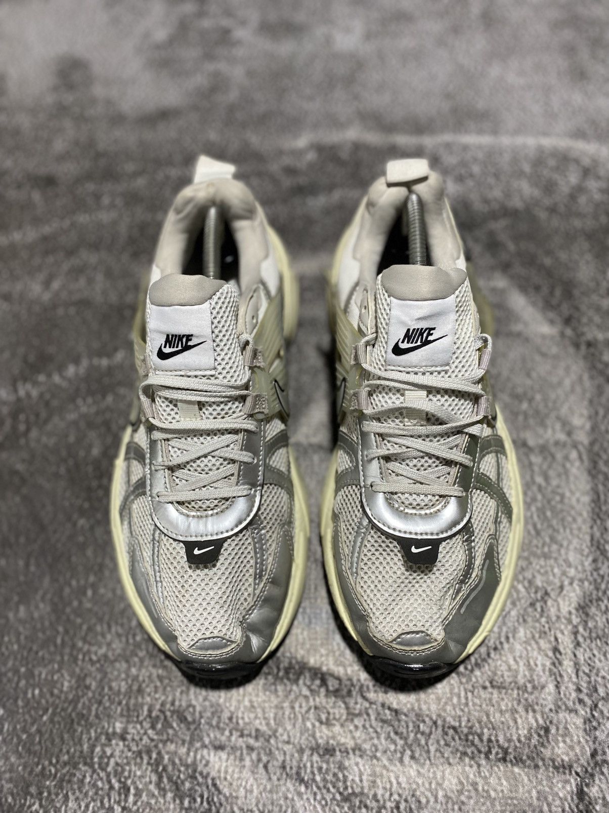 Nike Nike V2K Run Pure Platinum Metallic Silver Size US 9.5 / EU 42-43 - 4 Thumbnail