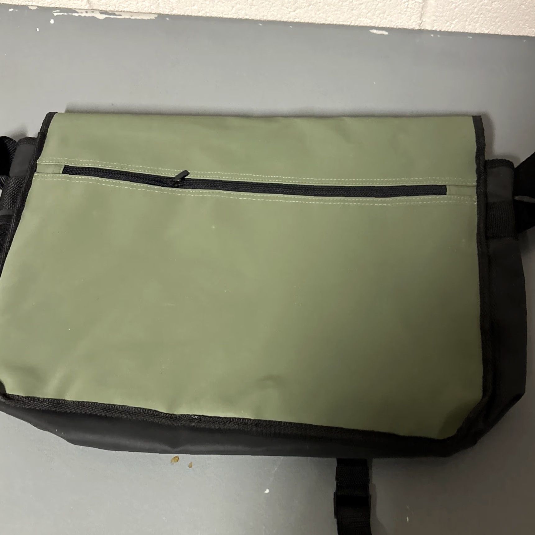 Hugo Boss HUGO BOSS Messenger Laptop Shoulder Bag Crossbody Satchel Olive Green Mens, Nylon, Green, aa23, Water Resistant, Adjustable Straps Size ONE SIZE - 7 Thumbnail