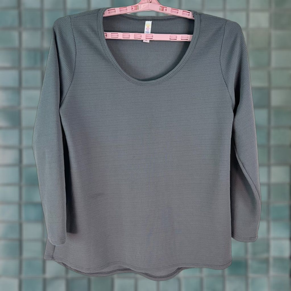 Vintage Lularoe Womens Gray Round Neck Long Sleeves Stretch Pullover T Shirt XL - Casual, Basic, Solid, Regular Fit, Pullover, US Made Size XL / US 12-14 / IT 48-50 - 1 Thumbnail