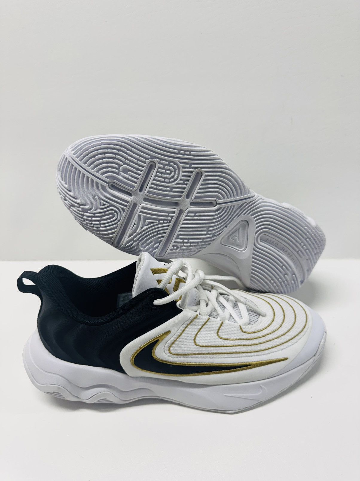 Nike Nike Giannis Immortality 4 White Gold Black Size US 6.5 / EU 39-40 - 1 Thumbnail