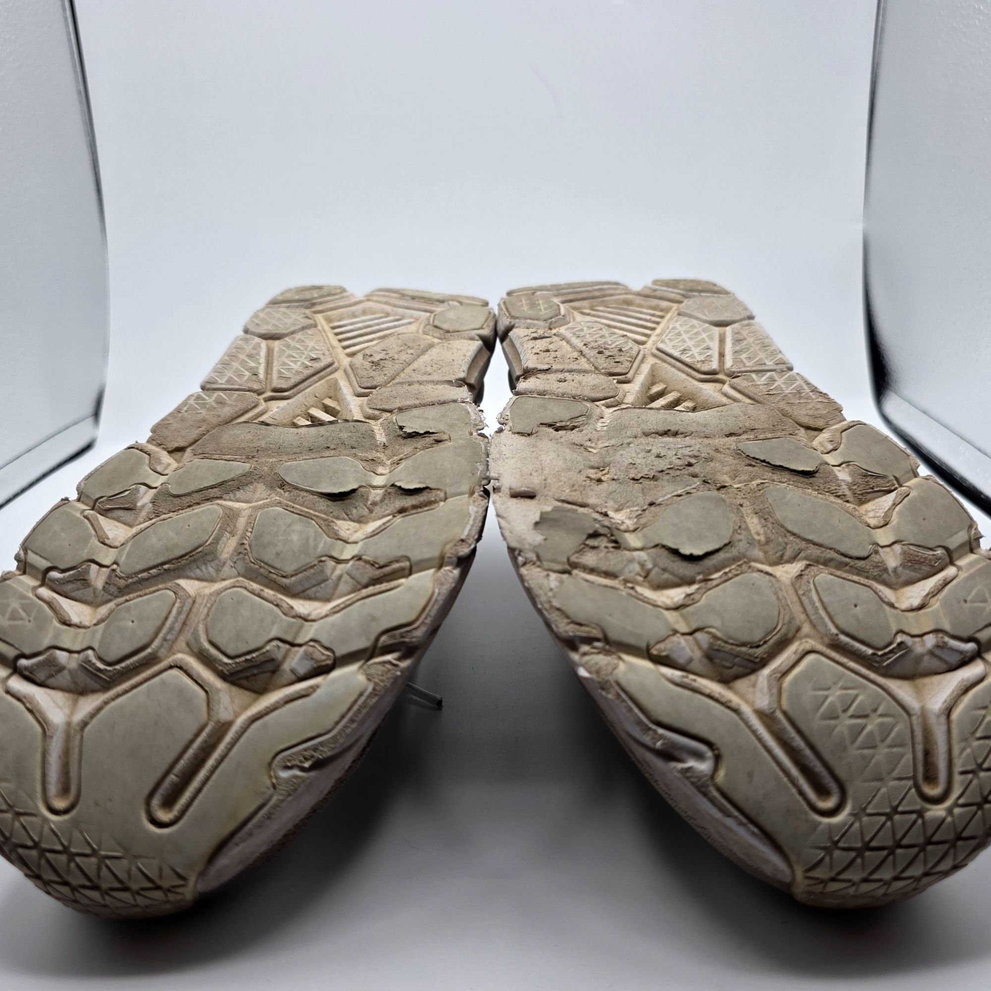 Hoka Hoka One One Clifton 7 Womens Size 9.5 White Sneaker Shoes A Size US 9.5 / IT 39.5 - 11 Thumbnail