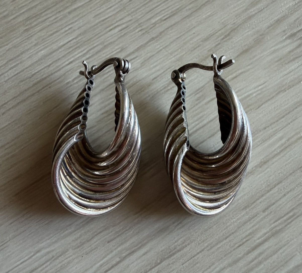 Vintage Vintage 925 Silver Staggered Swirl Hoop Earrings Size ONE SIZE - 2 Thumbnail