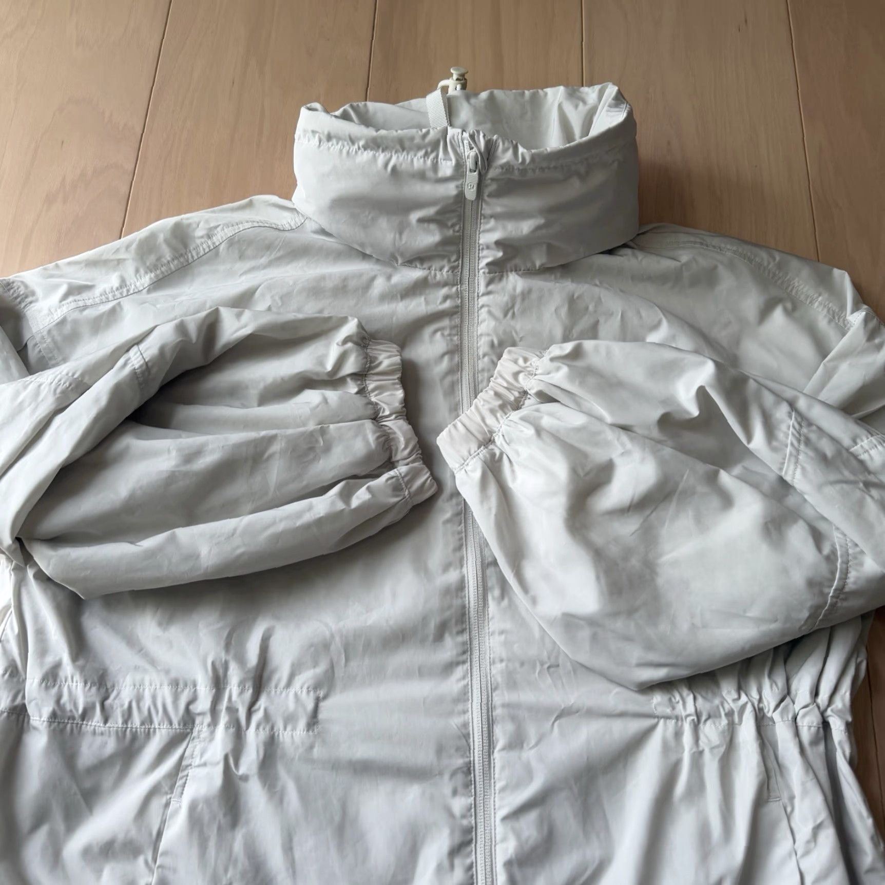 Lululemon Lightweight Jacket Women 10 Gray Full Zip Windbreaker Casual All Seasons Short Sleeve Long Sleeve Nylon Zip Logo