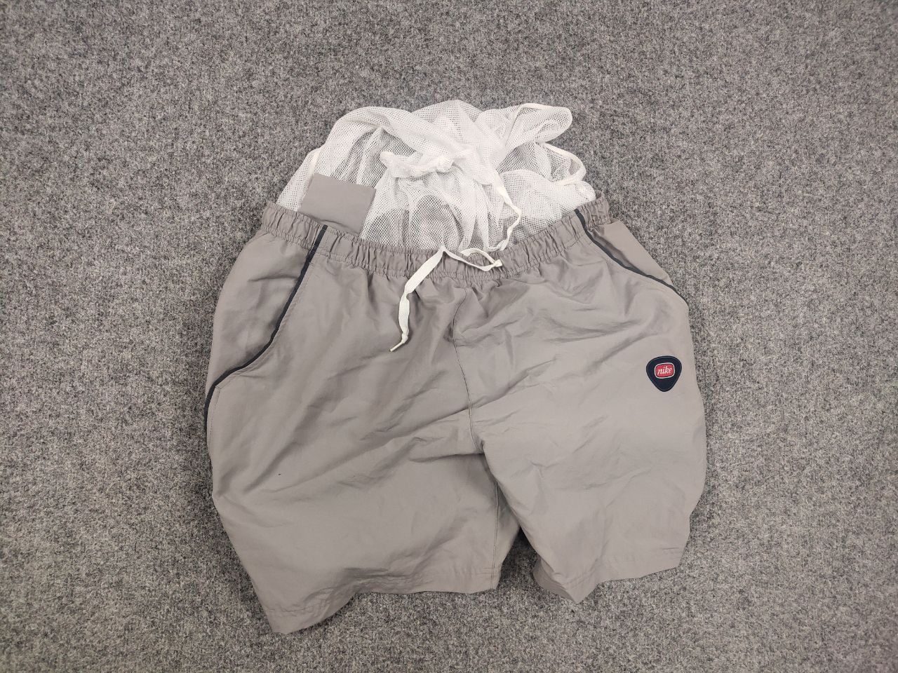 Nike Vintage Nike Casual Swoosh Gray Logo Shorts Y2K Style Size US 34 / EU 50 - 13 Thumbnail