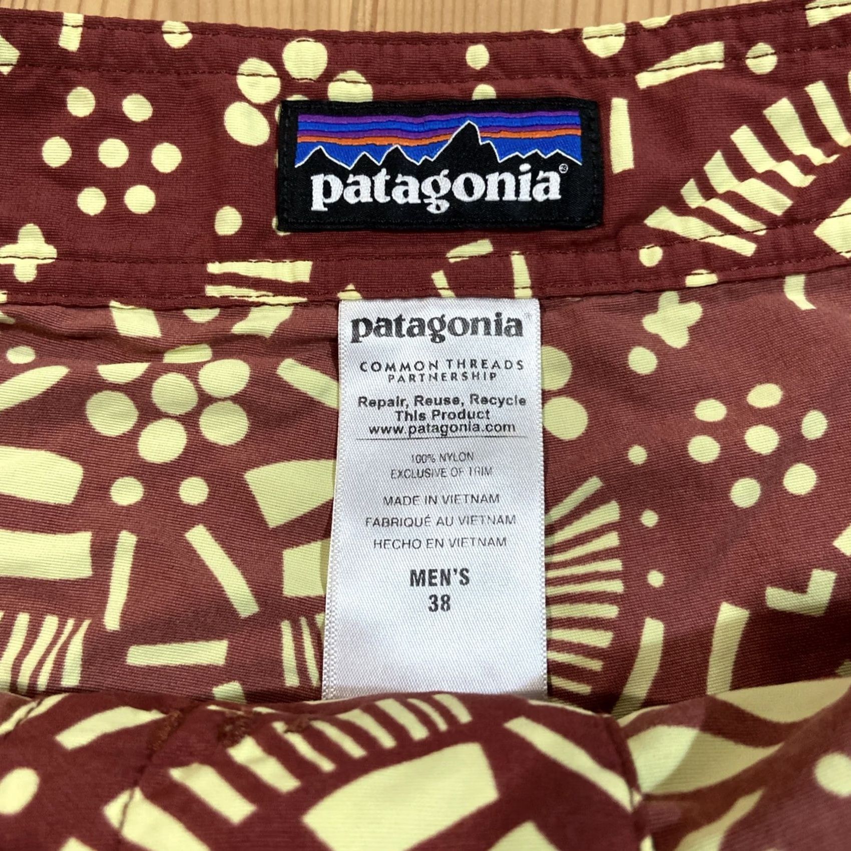 Patagonia Patagonia Board Shorts Mens 38 Red Abstract Nylon Swim Trunks Surf Beach Quick Dry Pockets Drawstring Lightweight Size US 38 / EU 54 - 3 Thumbnail