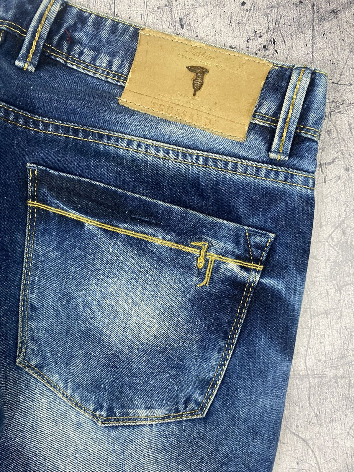 Trussardi Vintage Luxury Trussardi Denim Jeans Size 32 x 34 Size US 32 / EU 48 - 4 Thumbnail