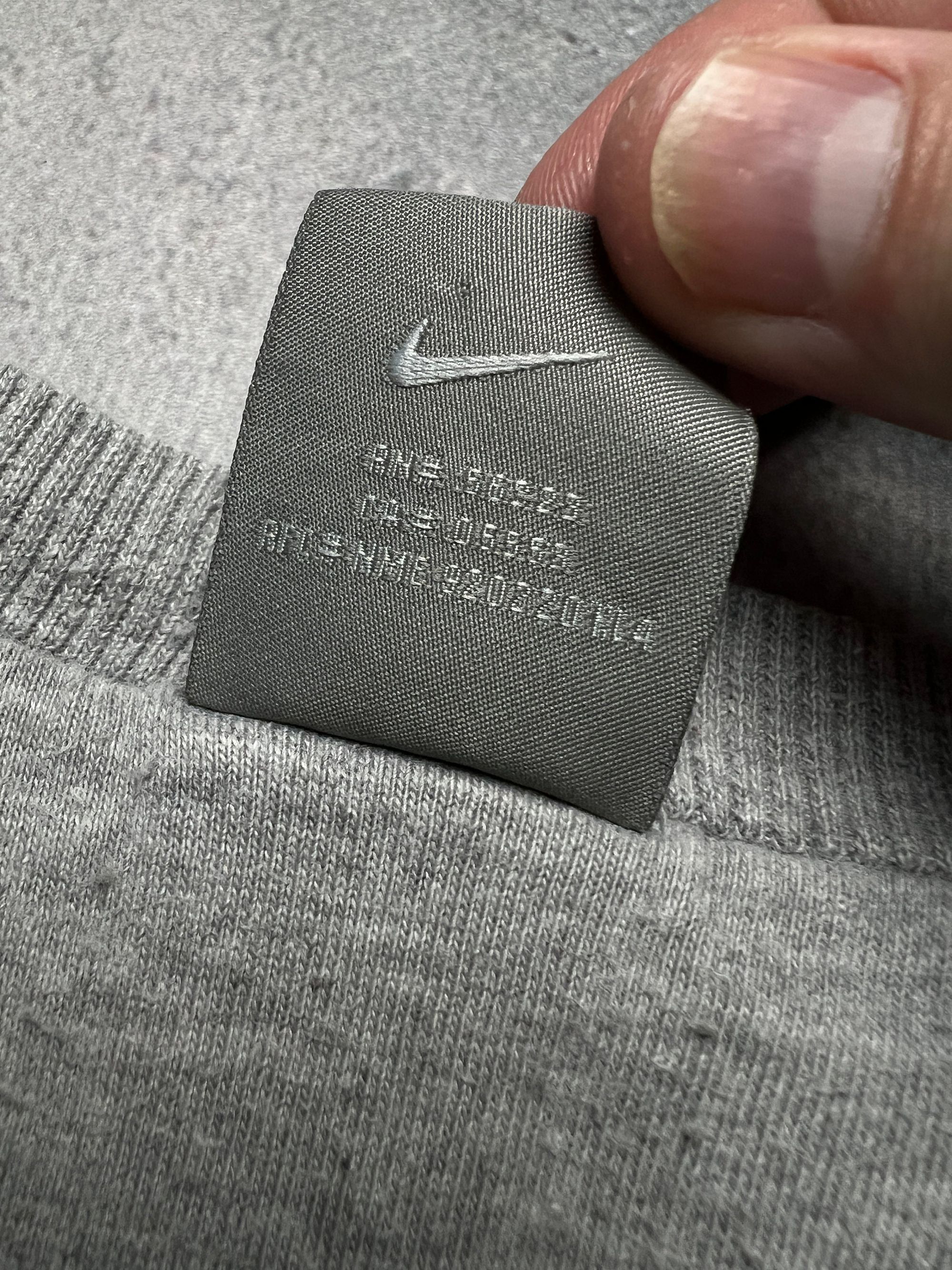 Nike Vintage Crewneck Nike box central swoosh y2k fits logo USA Size US XL / EU 56 / 4 - 6 Thumbnail
