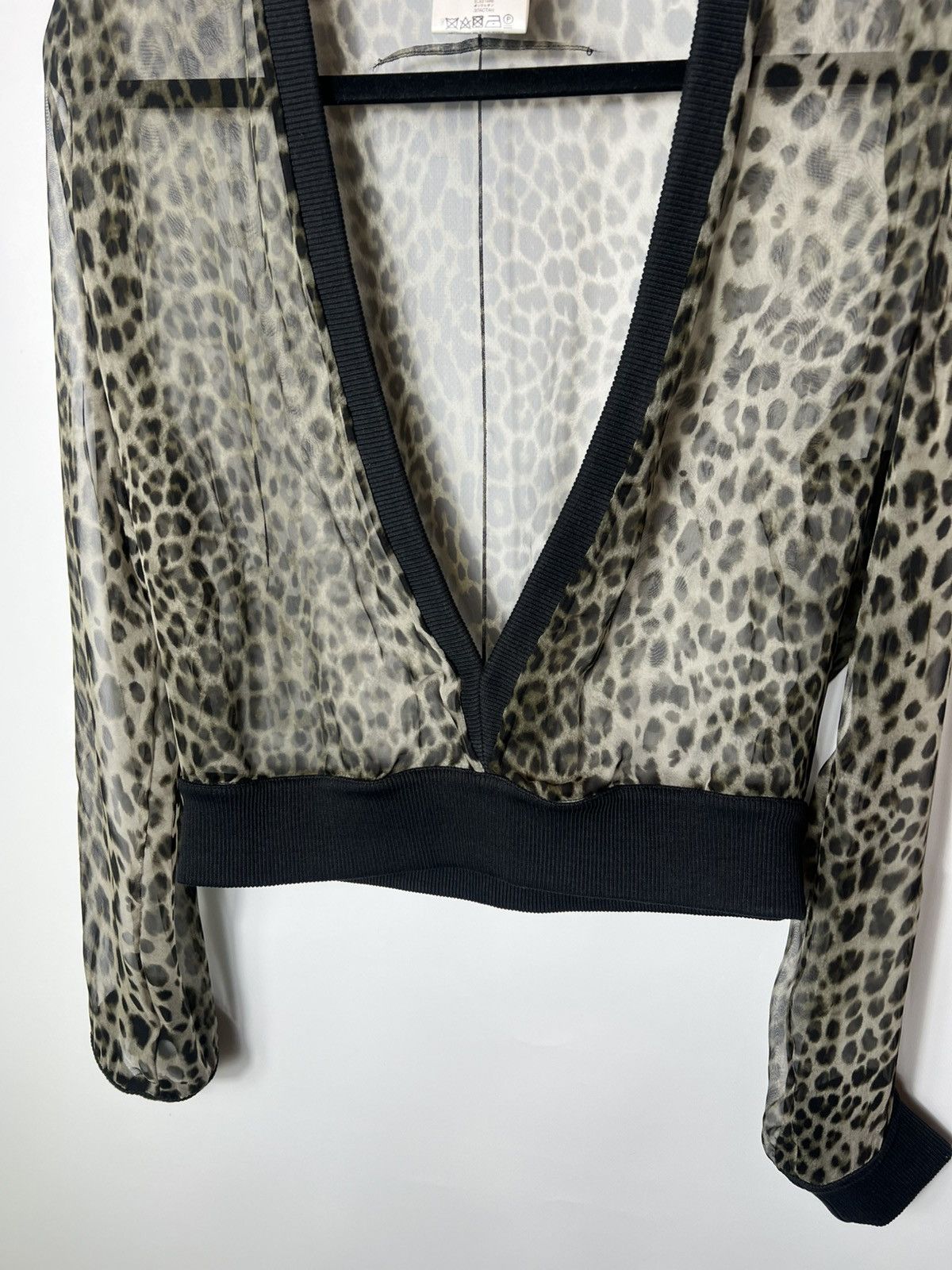 Givenchy Vintage very rare luxury Givenchy Leopard Print Silk Blouse Size M / US 6-8 / IT 42-44 - 4 Thumbnail