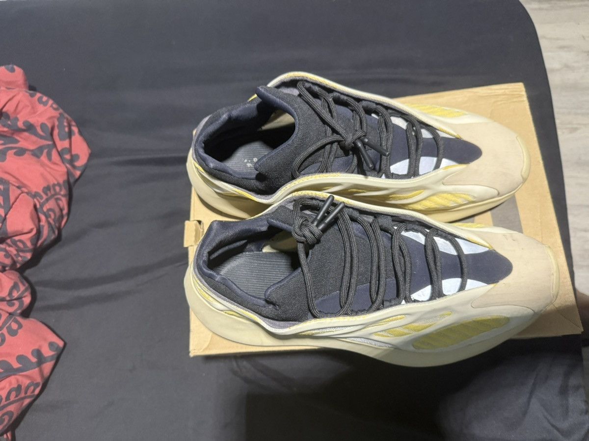 Yeezy yeezy 700 v3 safflower Size US 12.5 / EU 45-46 - 9 Thumbnail