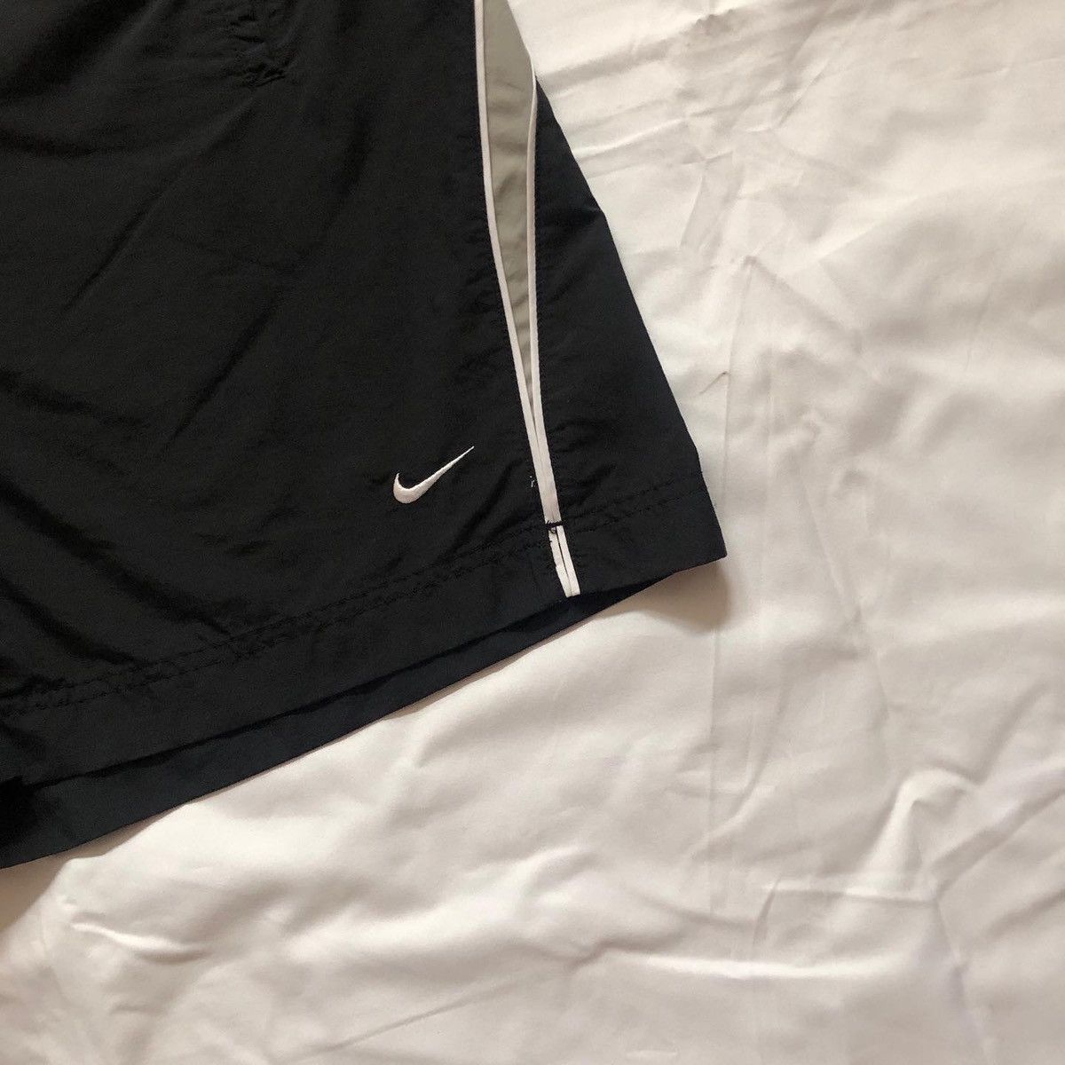 Nike Vintage Nike Swoosh track light Shorts Drill Y2K Size US 34 / EU 50 - 2 Thumbnail