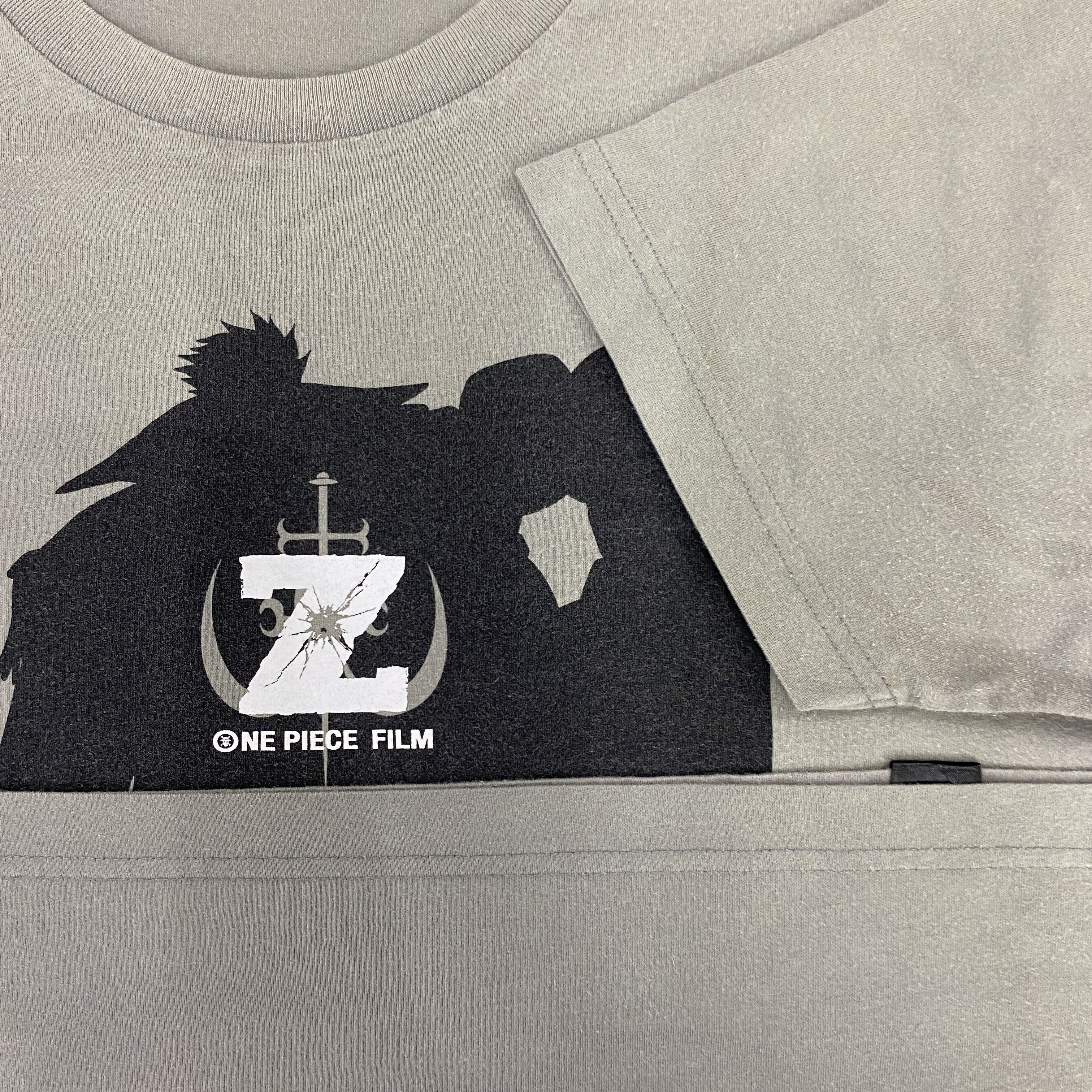 Anime Uniqlo x Z One Piece Film Target, All Pirates Tshirt - K052 Size US M / EU 48-50 / 2 - 7 Thumbnail
