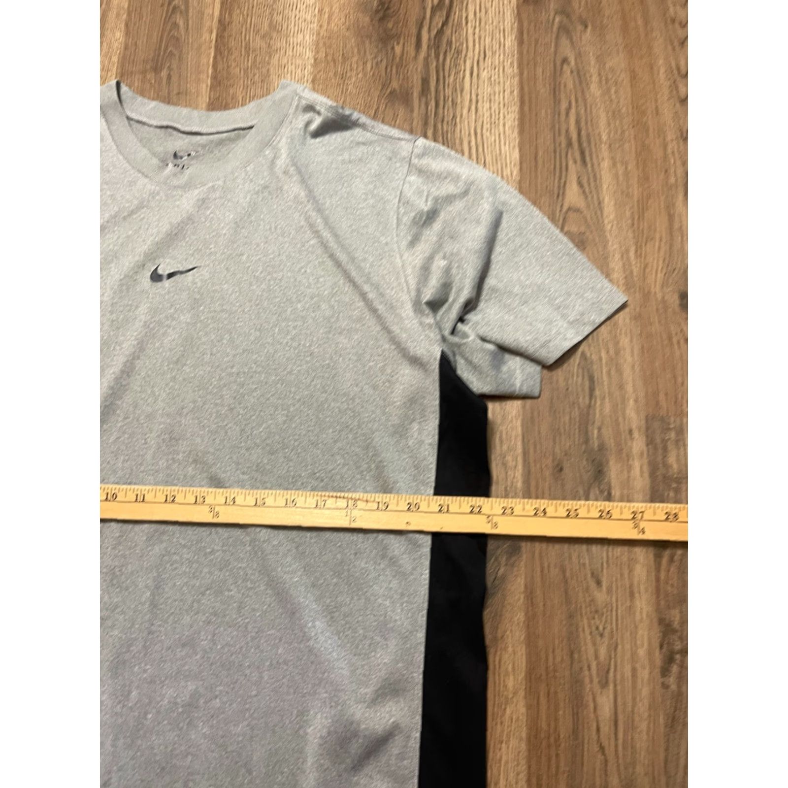 Nike Nike Shirt Mens Size Large Grey Black Dri Fit Athletic Wear Moisture Wicking Nike Dri-FIT L Mens Size US L / EU 52-54 / 3 - 6 Thumbnail